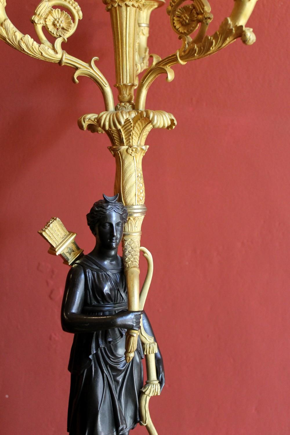 Französischer Empire-Kronleuchter aus vergoldeter und brünierter Bronze mit vier Lichtern 14
