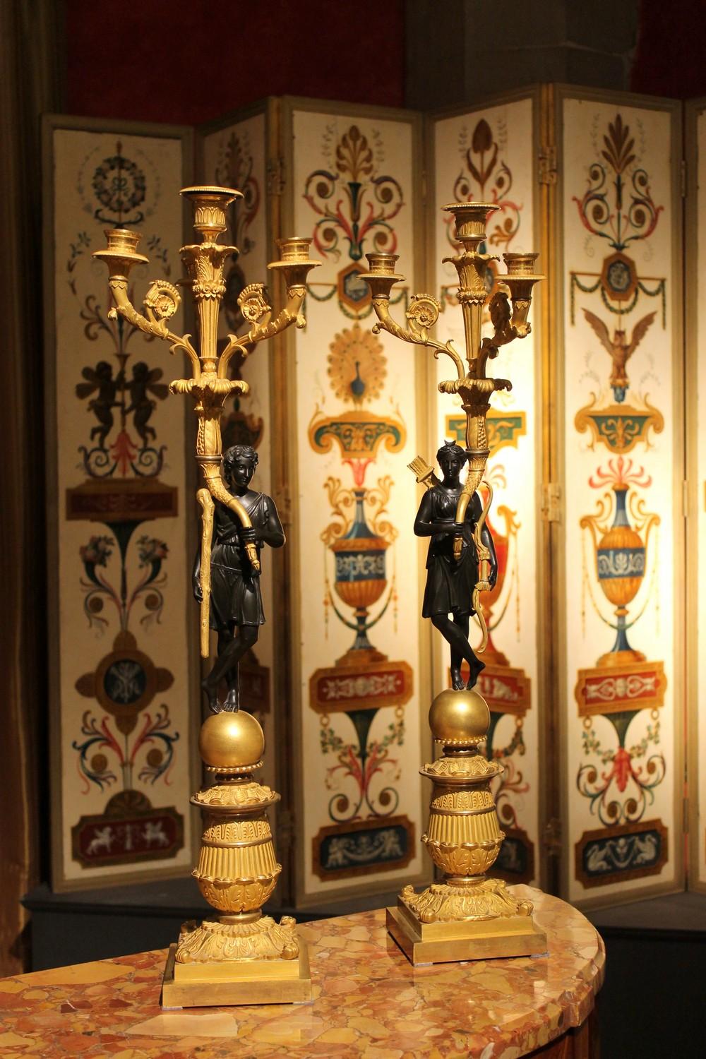Französischer Empire-Kronleuchter aus vergoldeter und brünierter Bronze mit vier Lichtern (Vergoldet)
