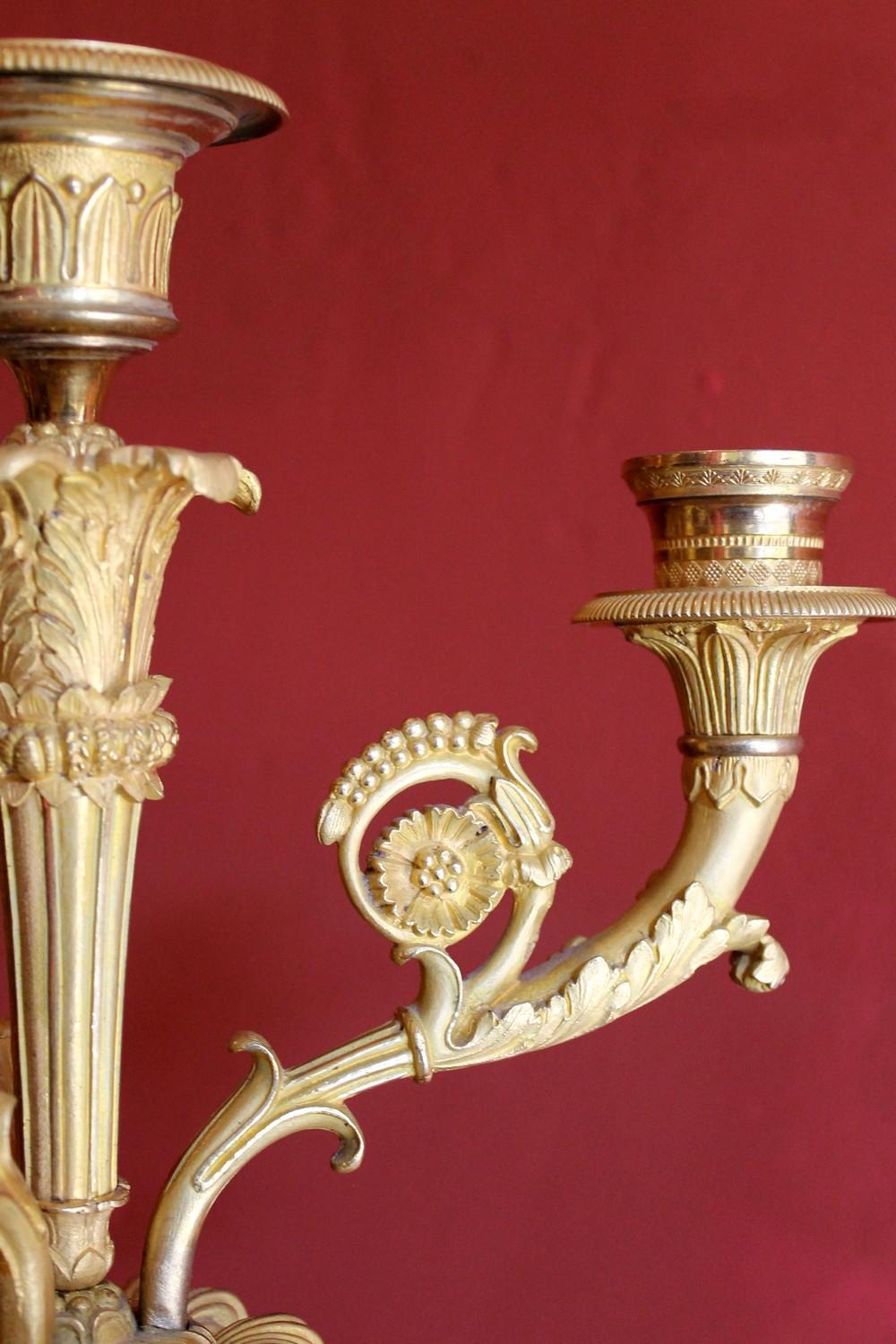 Französischer Empire-Kronleuchter aus vergoldeter und brünierter Bronze mit vier Lichtern 2