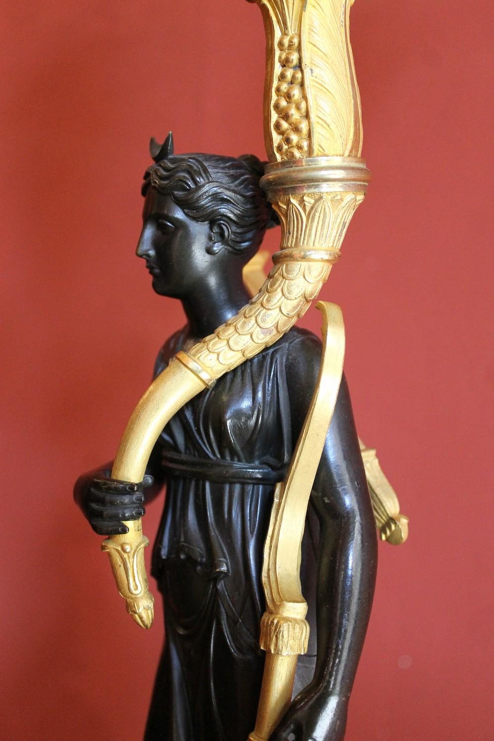 Französischer Empire-Kronleuchter aus vergoldeter und brünierter Bronze mit vier Lichtern 3