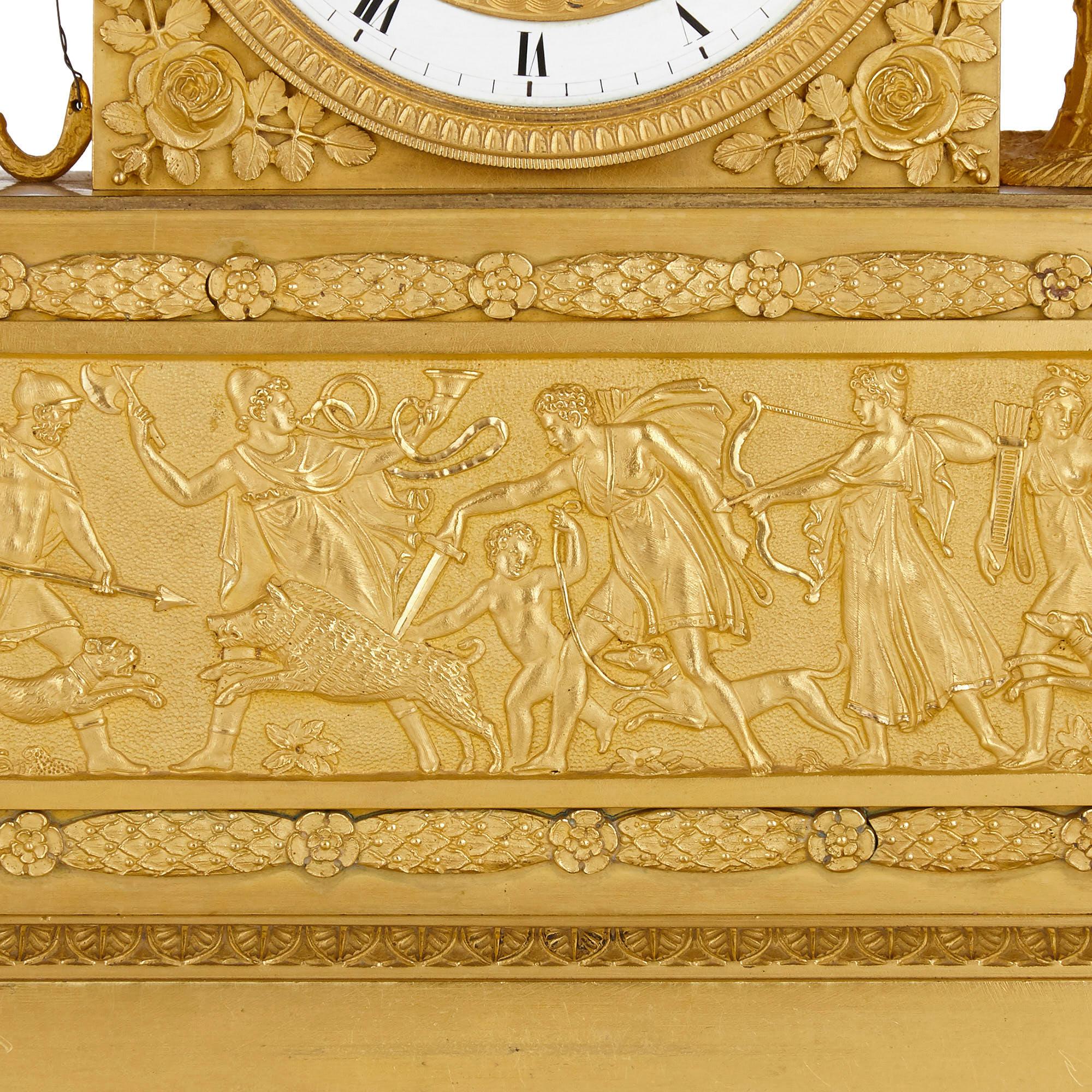 Doré Horloge de cheminée en bronze doré d'époque Empire en vente