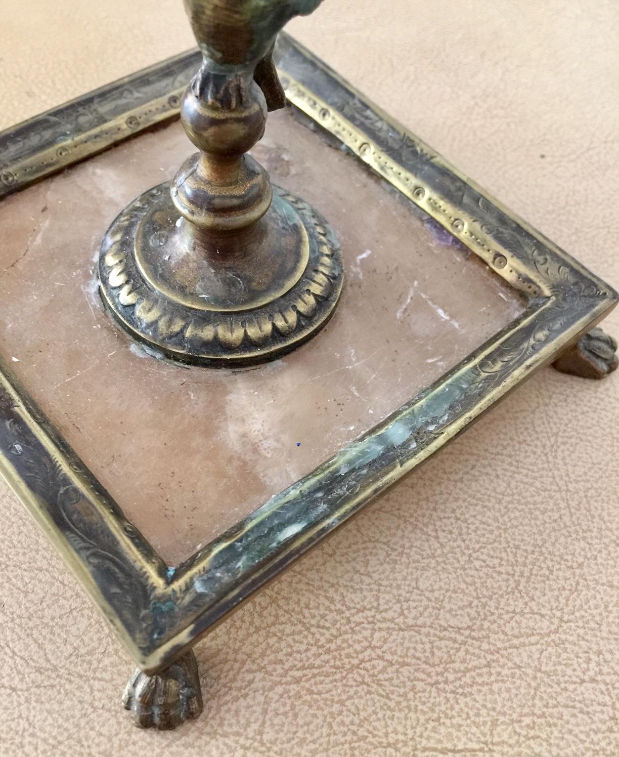 Paire de bougeoirs en bronze d'époque Empire français, néoclassique en vente 3