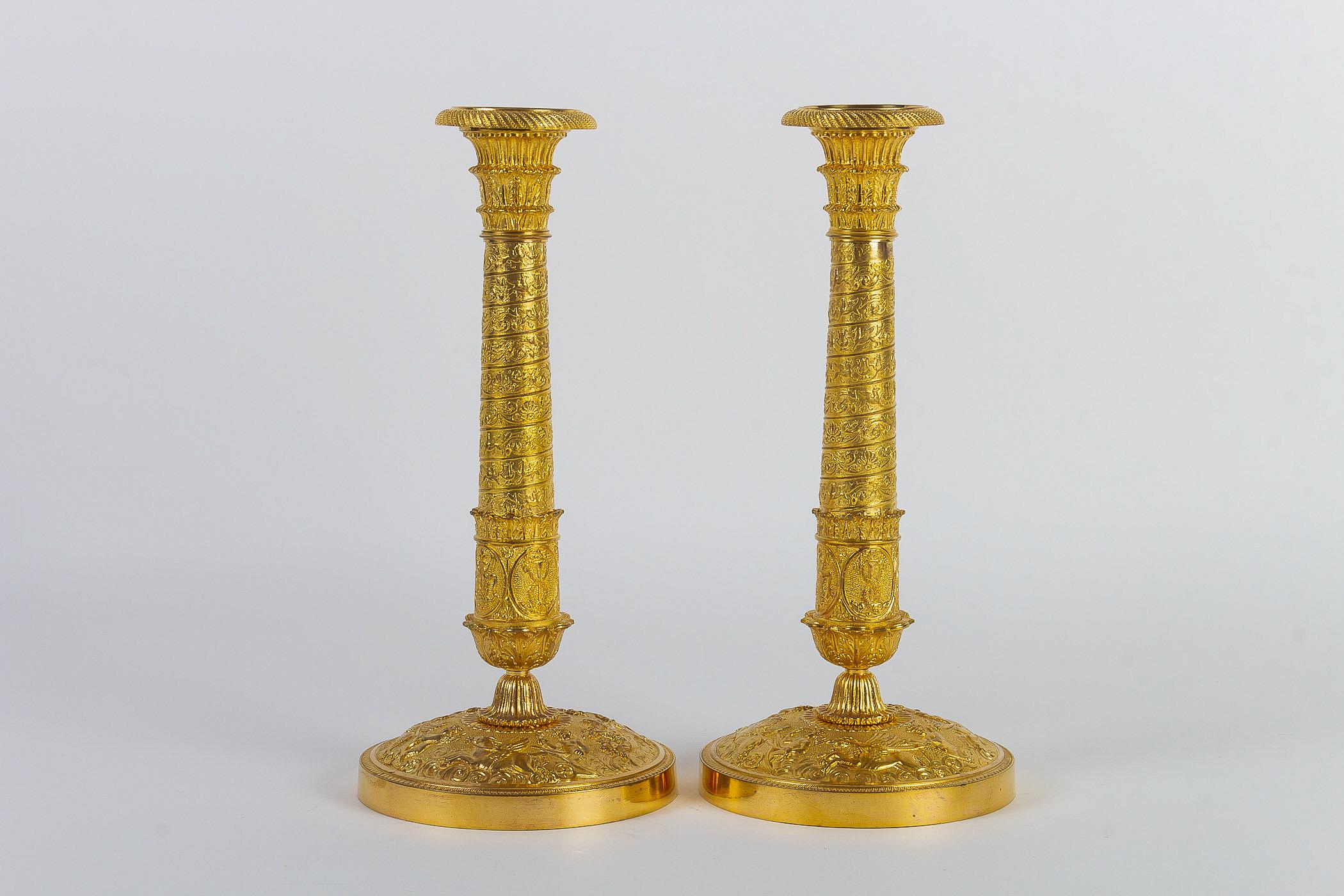 French Empire Period Pair of Gilt-Bronze with Twisted-Barrels Candlesticks, 1810 In Excellent Condition In Saint Ouen, FR