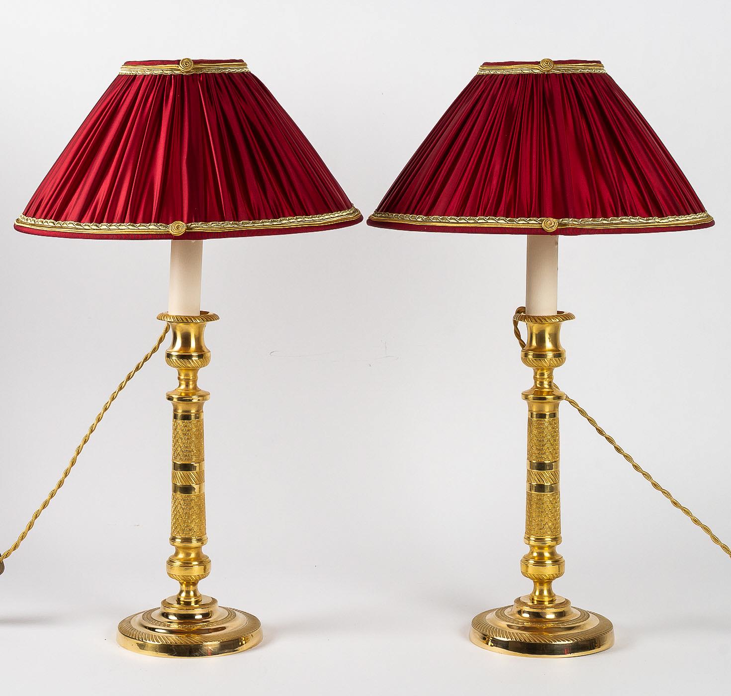 French Empire Period, Pair of Chiseled Ormolu Candlesticks Converted in Table Lamps Circa 1805-1810.

An elegant and decorative pair of French Empire period gilt bronze candlesticks, finely chiseled of fish scales and pearls.

Our candlesticks