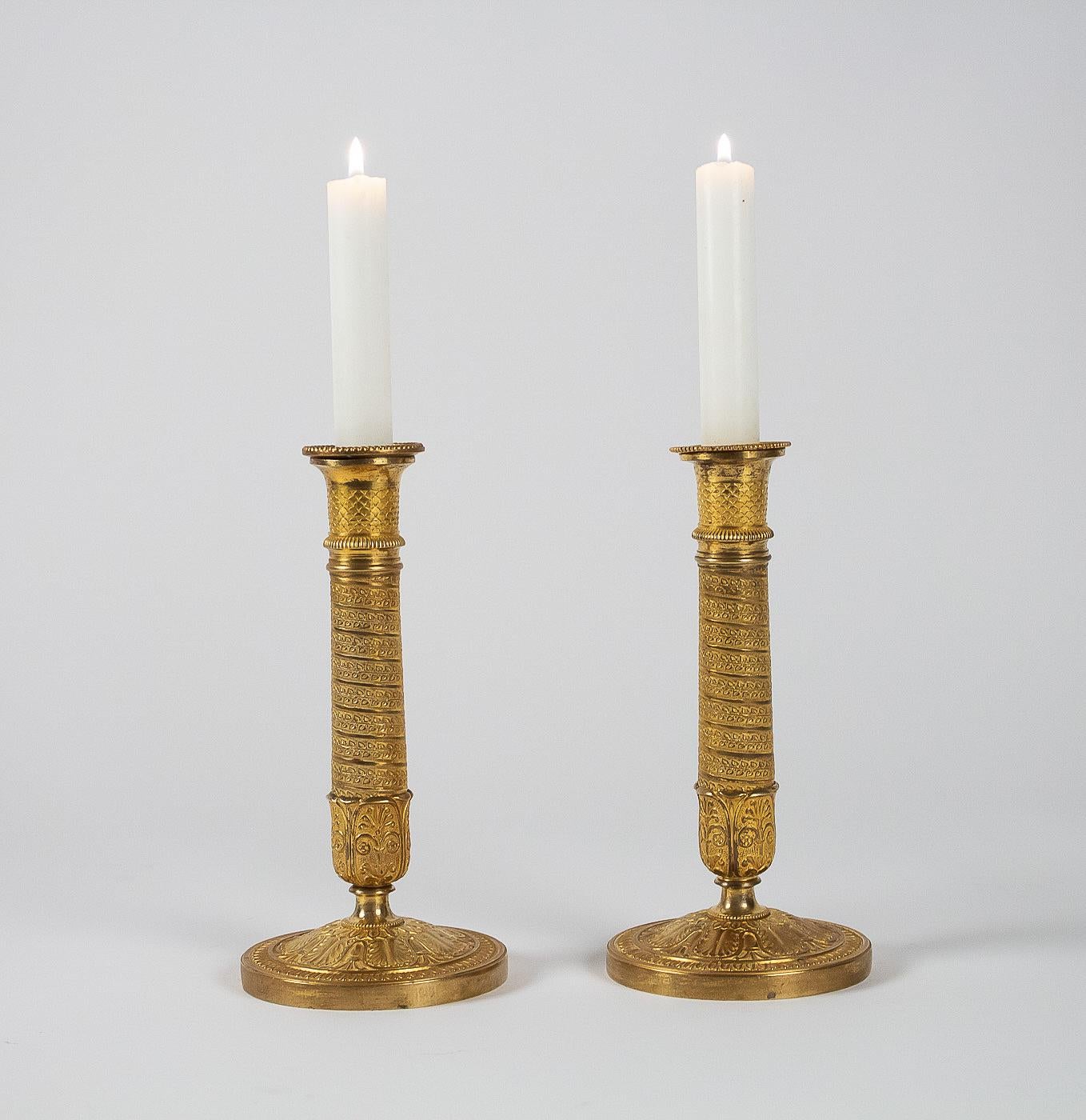 French Empire period, pair of small chiseled gilt-bronze candlesticks, circa 1805-1810

An elegant pair of small gilt-bronze candlesticks. Our candlesticks present a beautiful finely chiseled work of palmettes on the base, on the central part