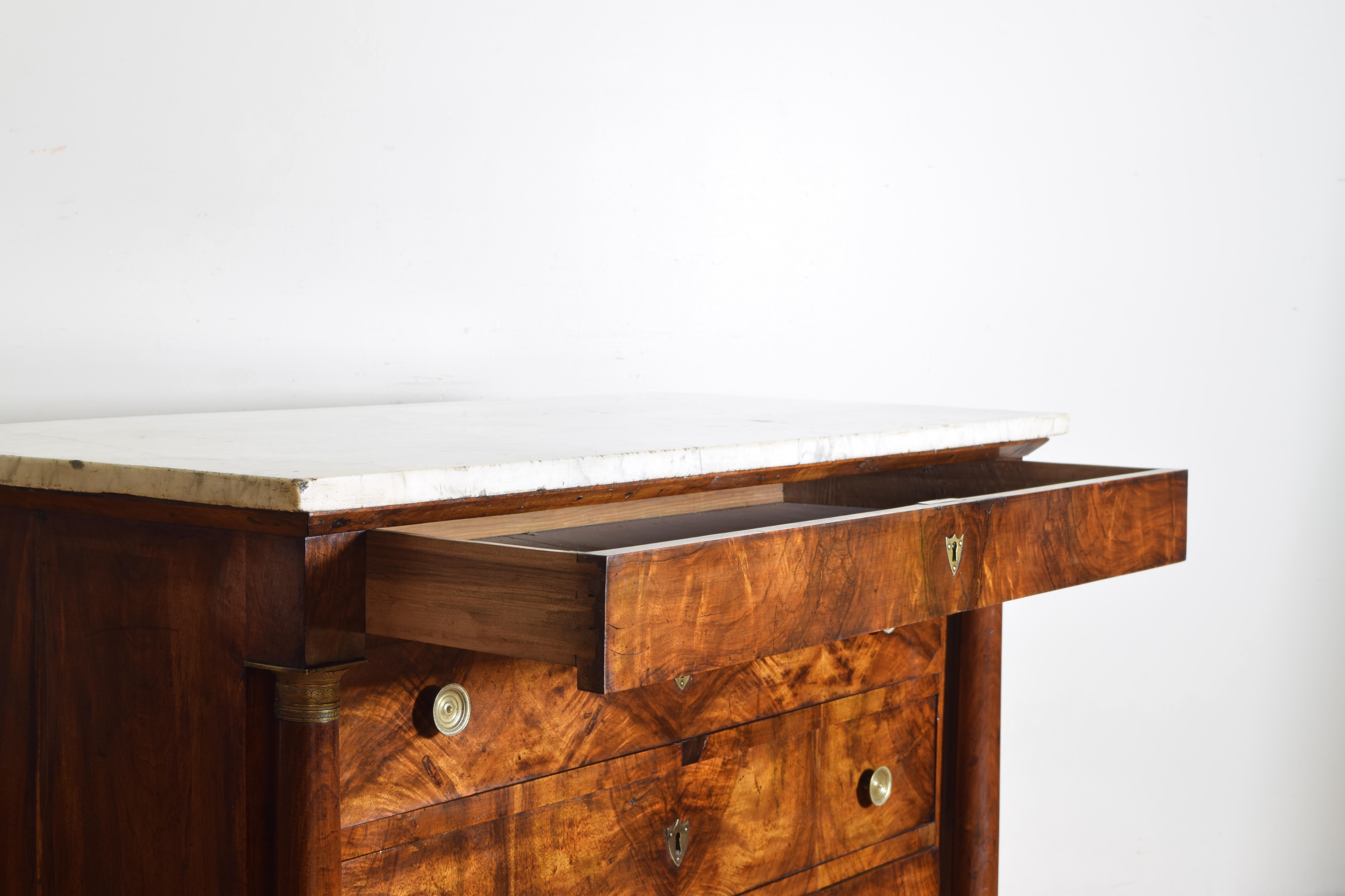 French Empire Period Walnut 4-Drawer Marble-Top Commode, circa 1820 3