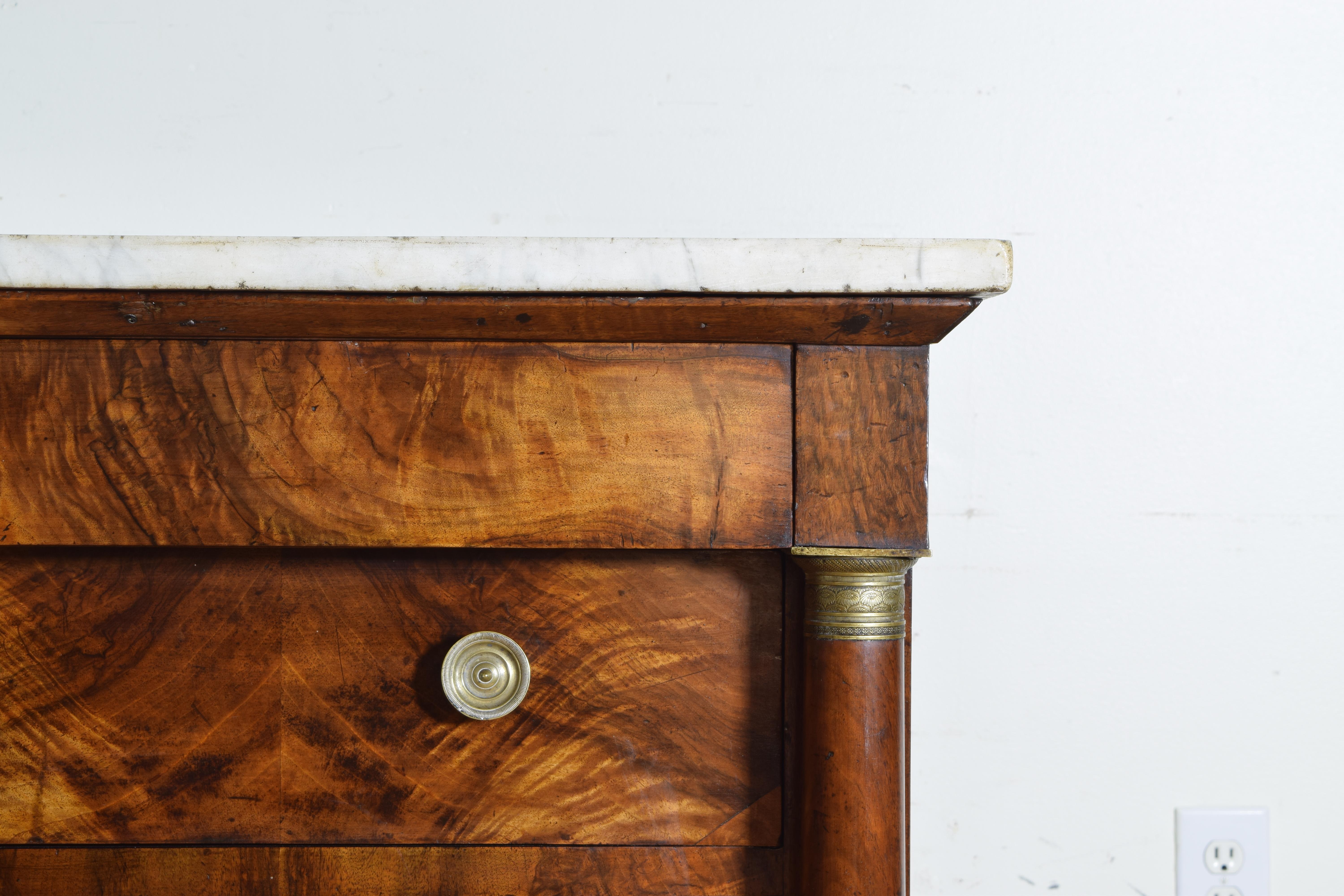 French Empire Period Walnut 4-Drawer Marble-Top Commode, circa 1820 4