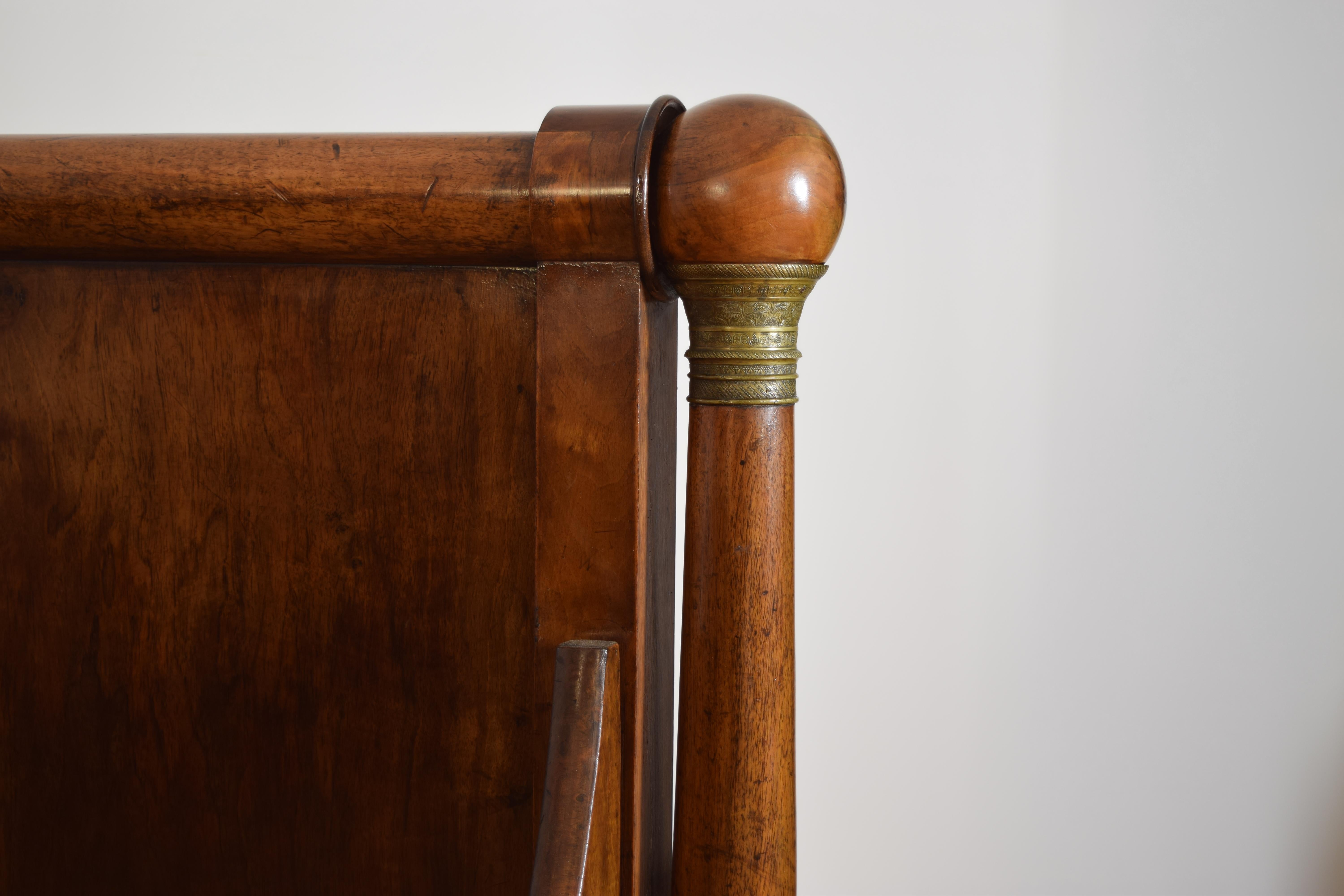 French Empire Period Walnut and Brass Mounted Lit en Gondole, ca. 1810 For Sale 6