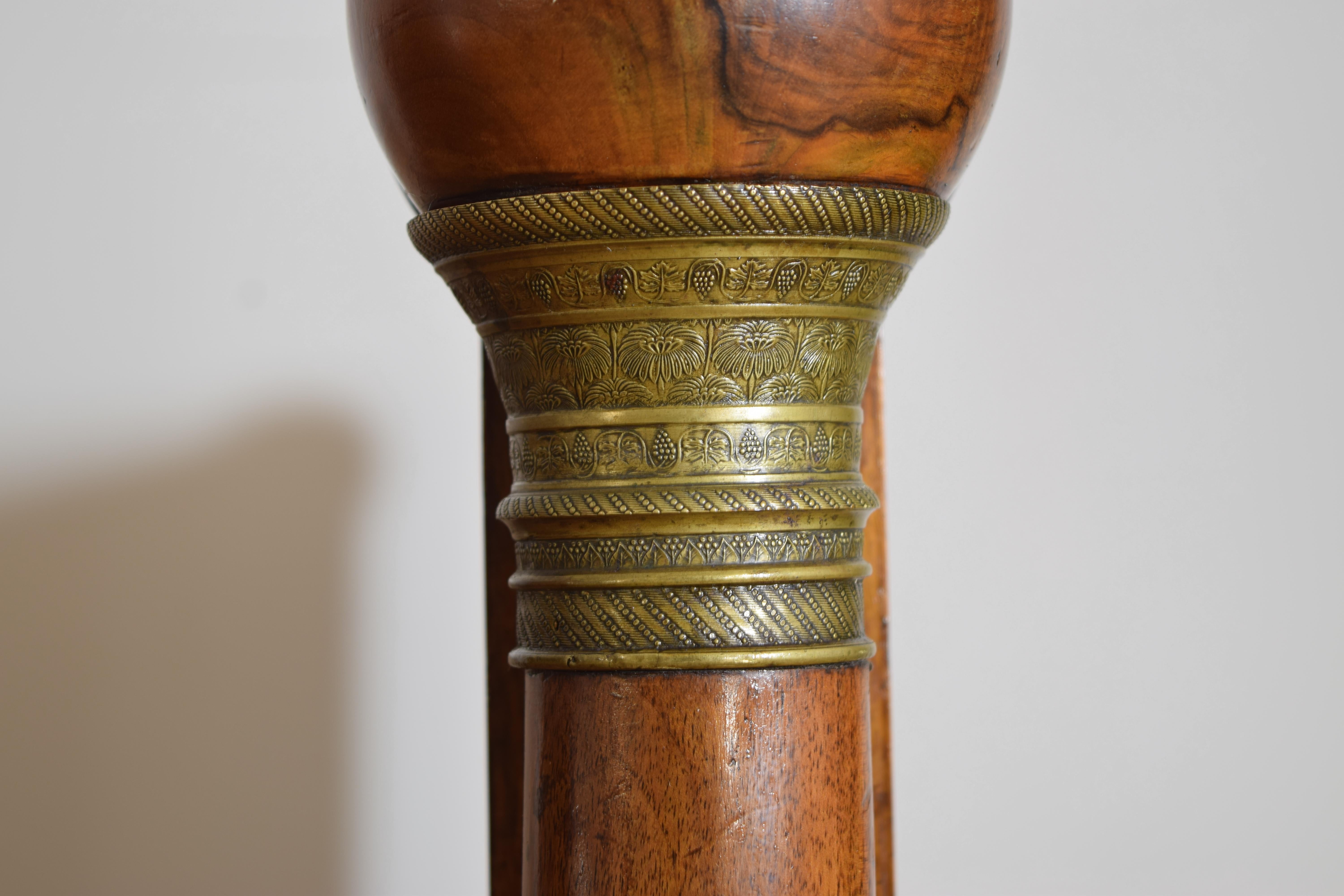 French Empire Period Walnut and Brass Mounted Lit en Gondole, ca. 1810 For Sale 7