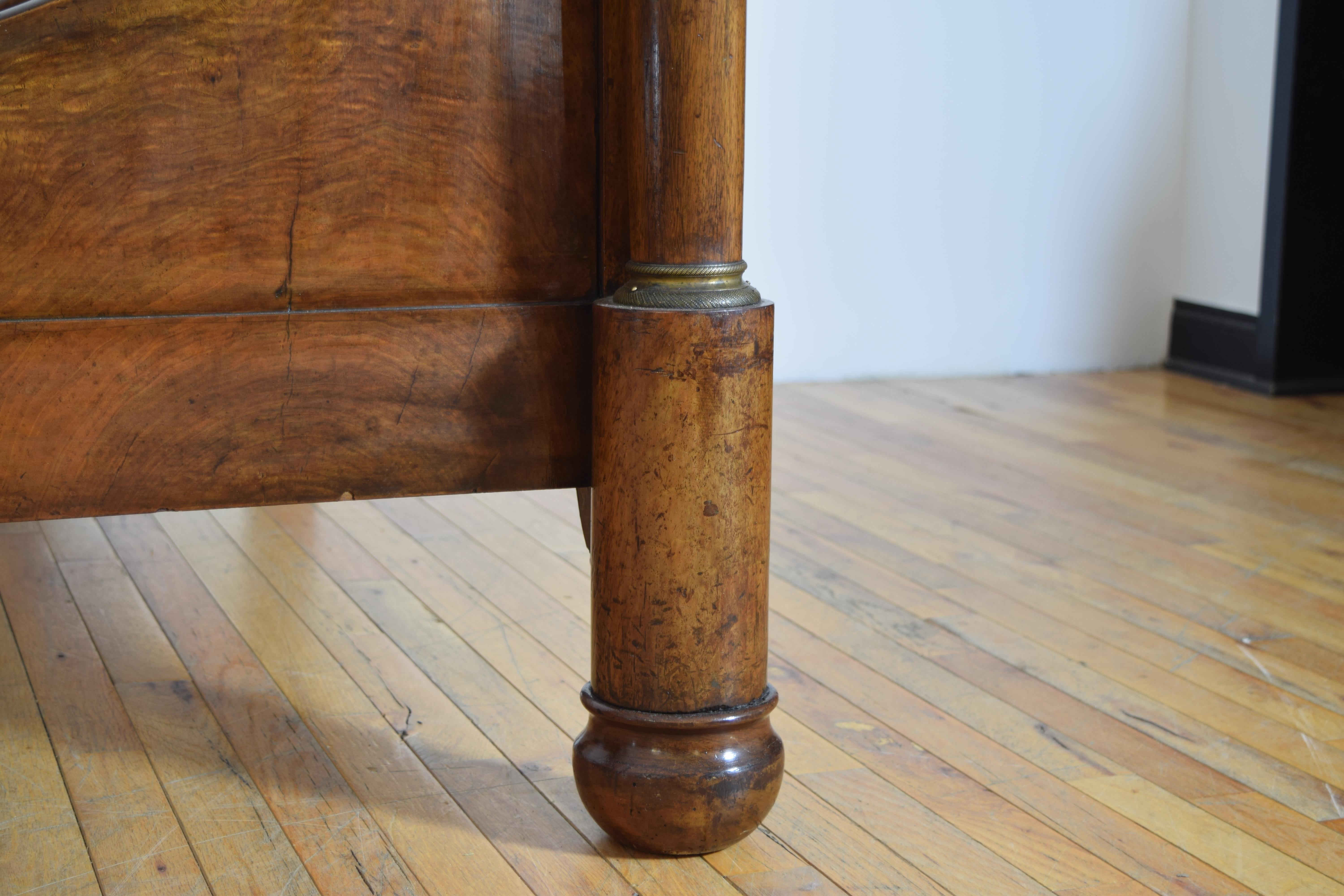French Empire Period Walnut and Brass Mounted Lit en Gondole, ca. 1810 For Sale 9