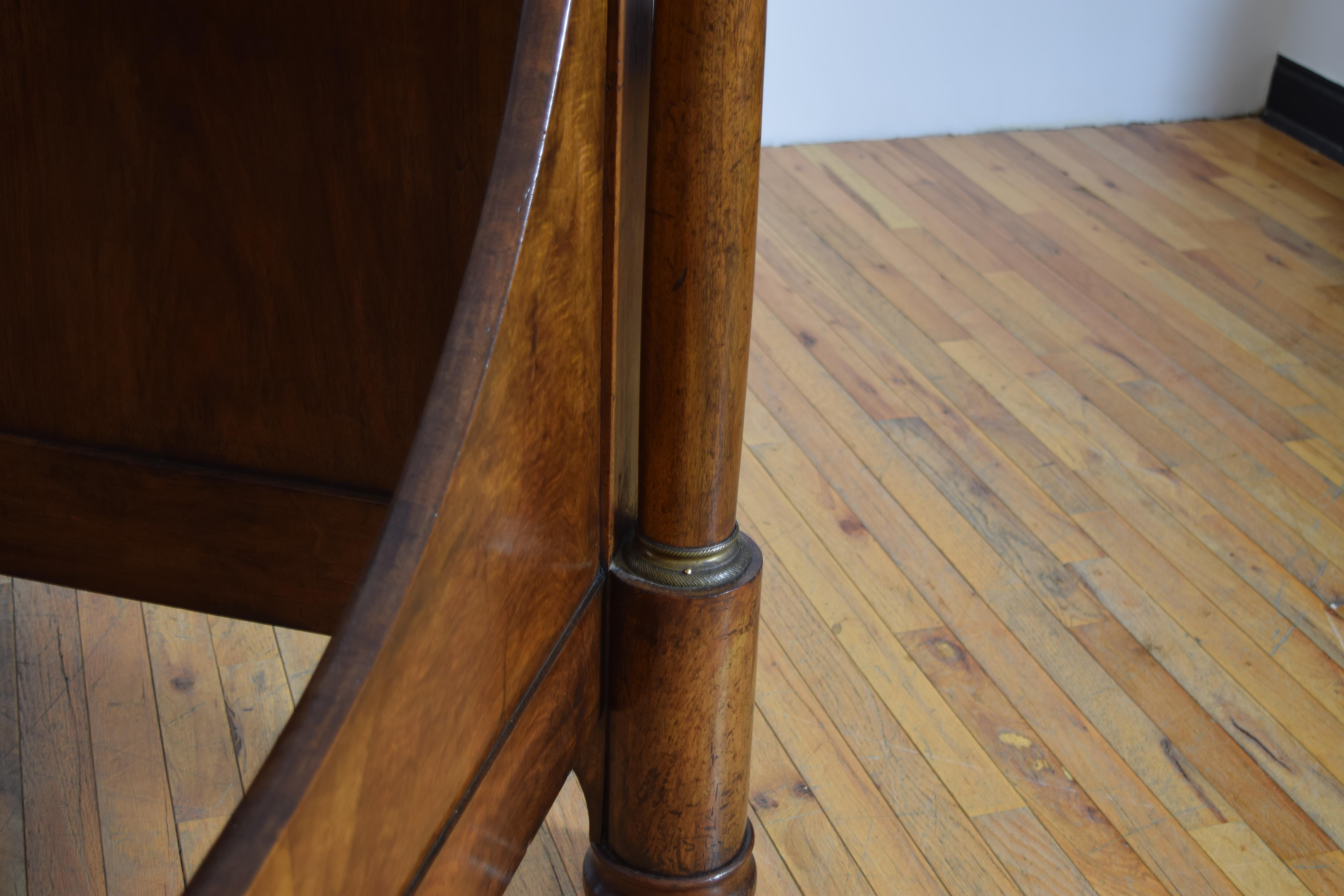 French Empire Period Walnut and Brass Mounted Lit en Gondole, ca. 1810 For Sale 10