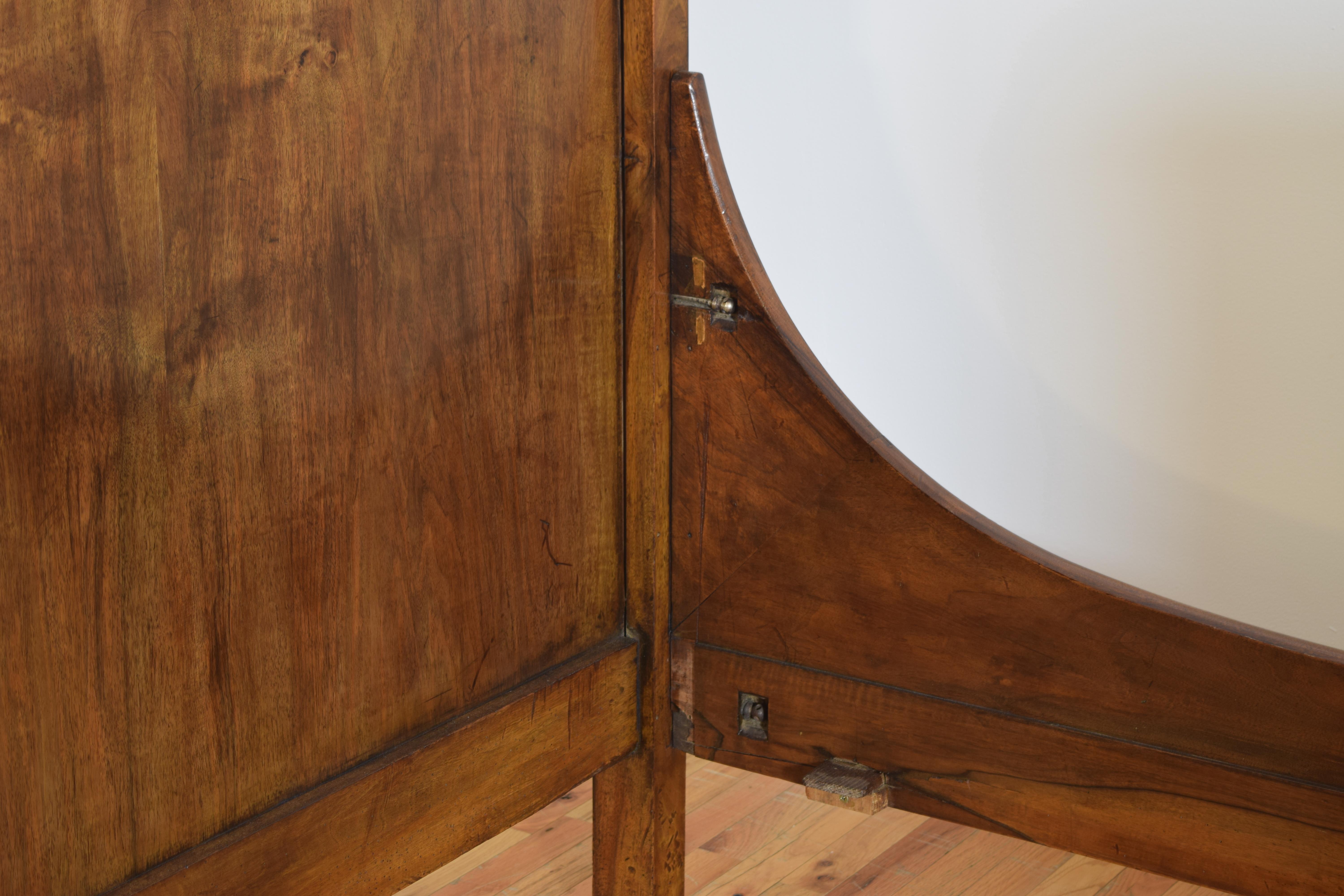 French Empire Period Walnut and Brass Mounted Lit en Gondole, ca. 1810 For Sale 11