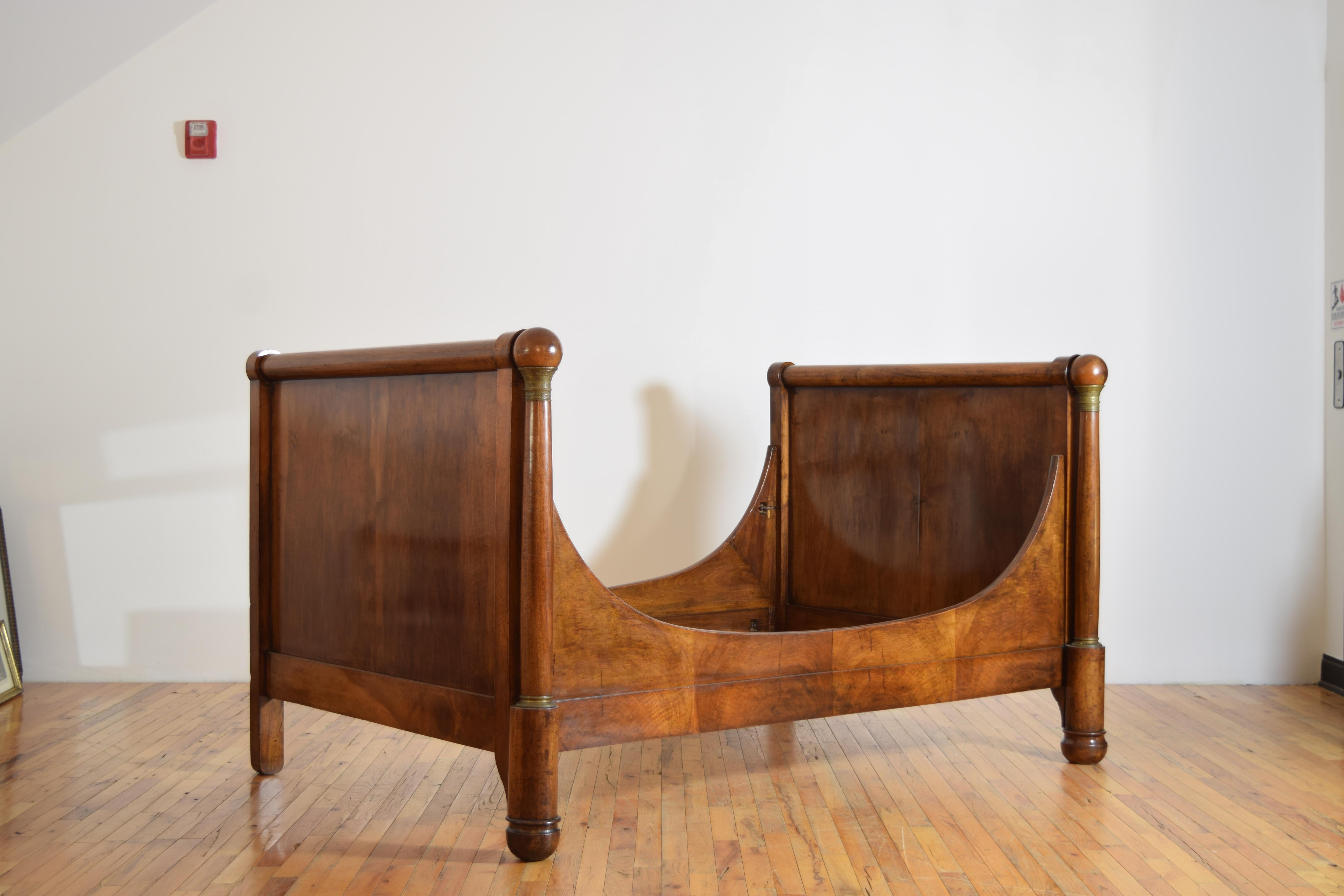 Early 19th Century French Empire Period Walnut and Brass Mounted Lit en Gondole, ca. 1810 For Sale