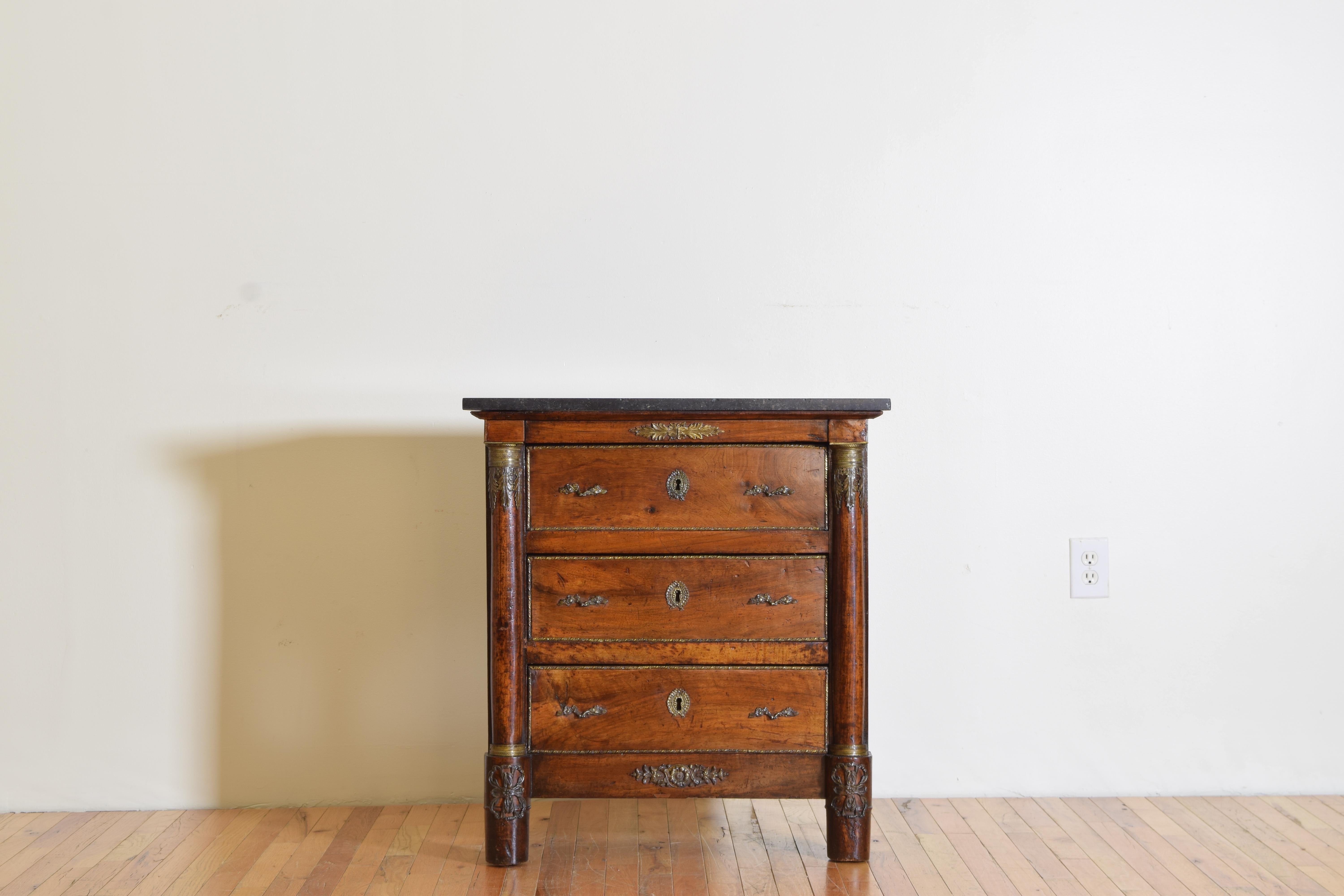 French Empire Period Walnut & Brass Mounted Marble Top 3-Drawer Commode, ca 1810 In Good Condition In Atlanta, GA