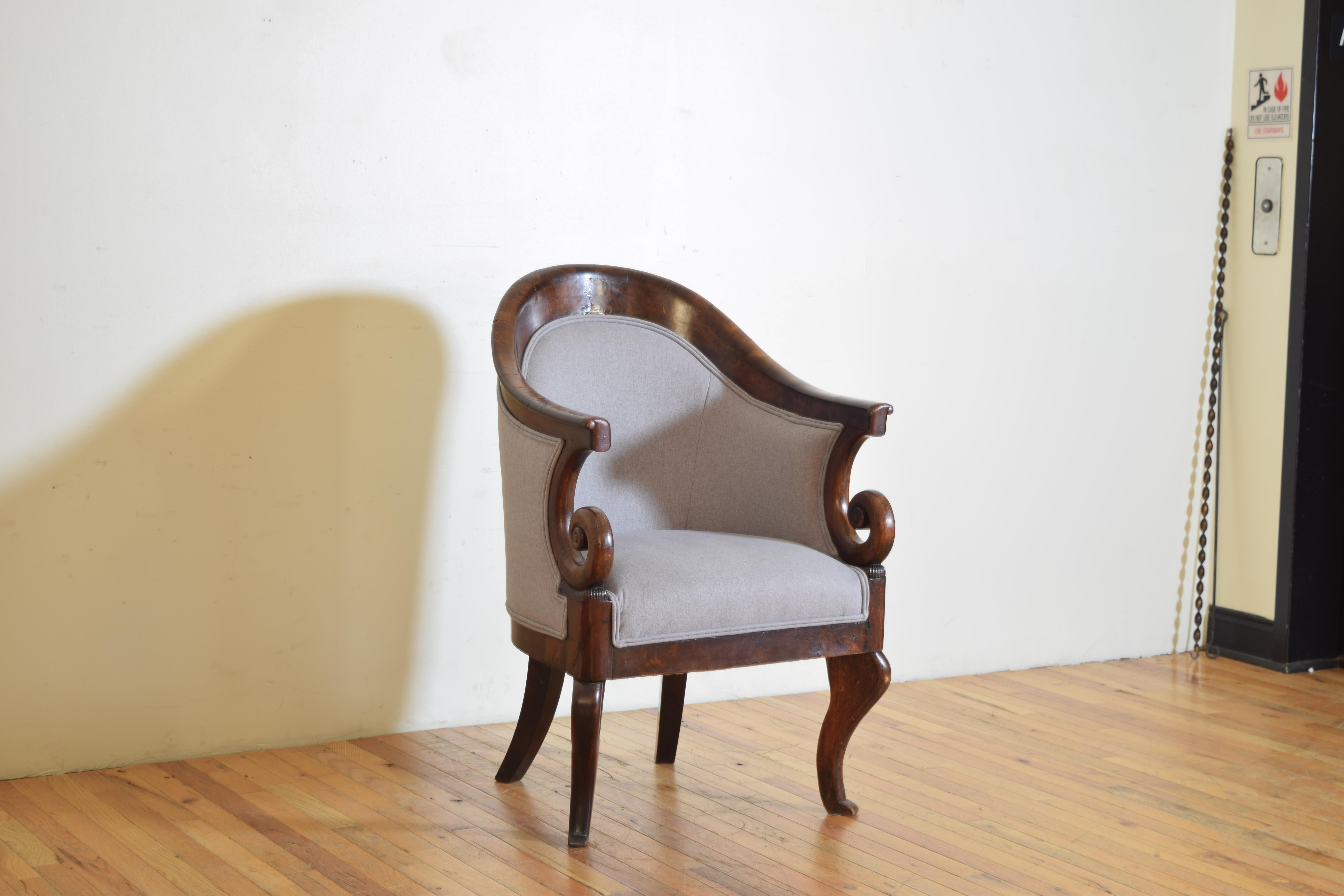 French Empire Period Walnut & Upholstered Officer’s Bergere, early 19th century In Good Condition For Sale In Atlanta, GA