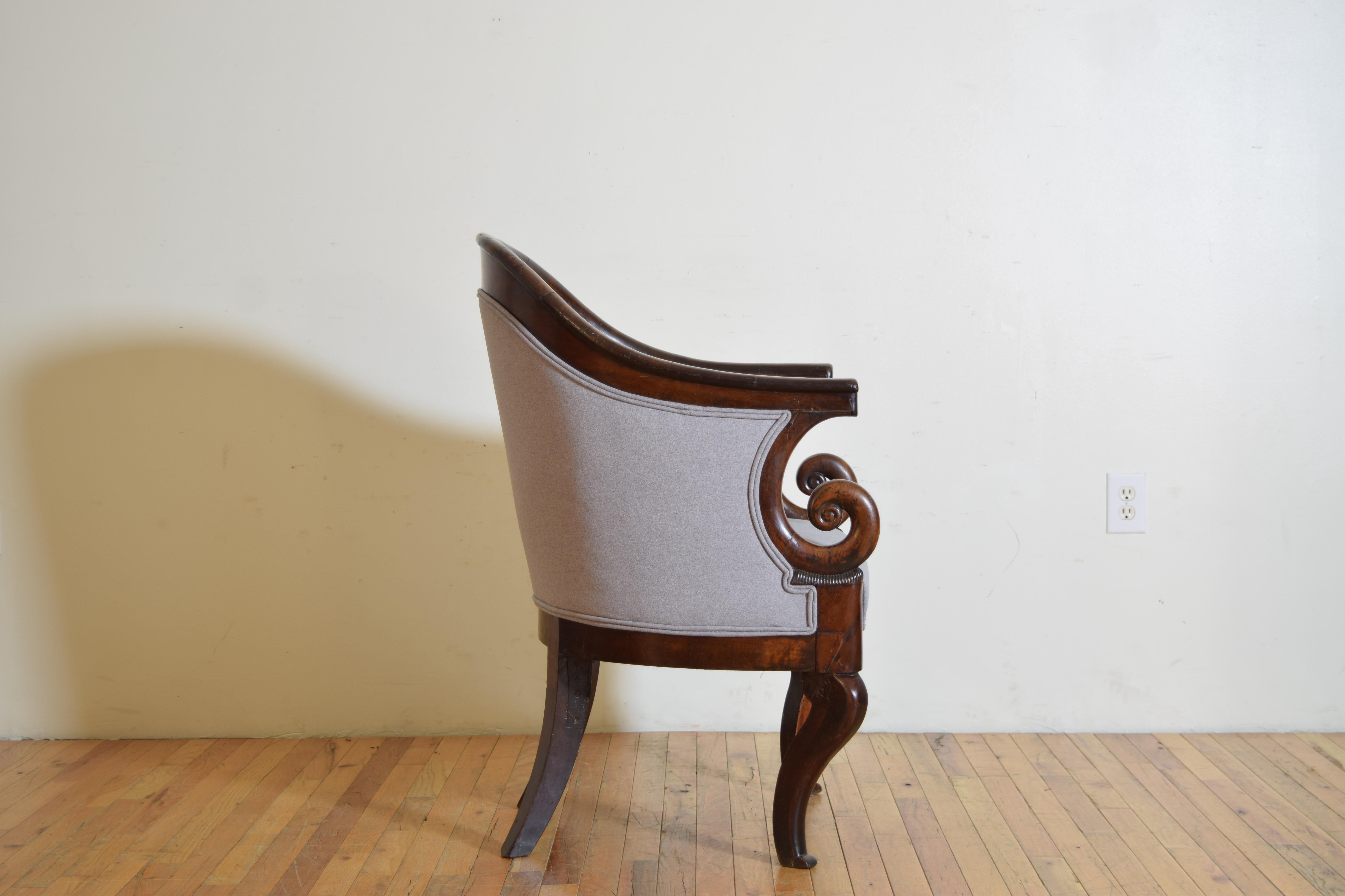 French Empire Period Walnut & Upholstered Officer’s Bergere, early 19th century For Sale 1