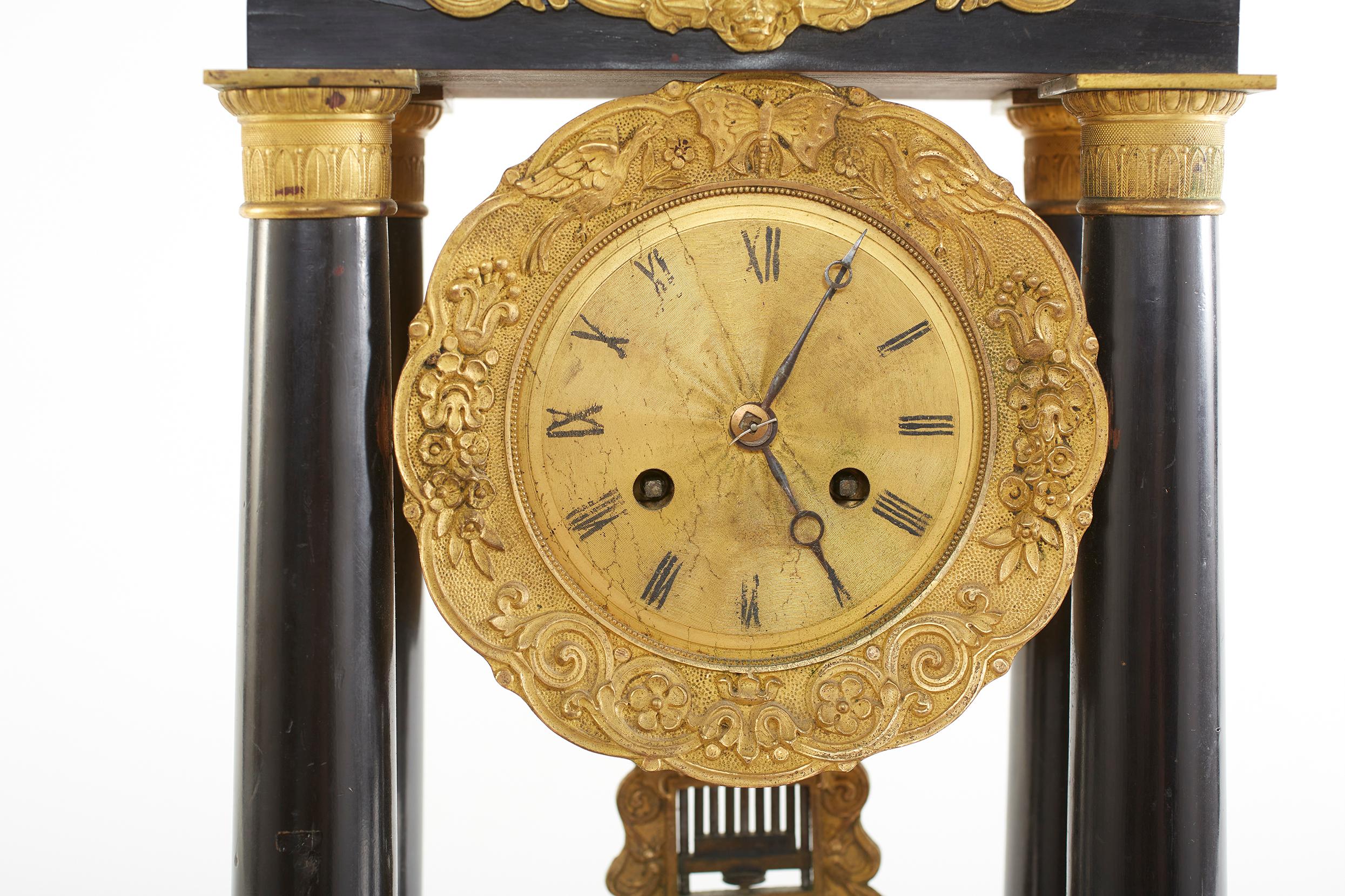 French Empire Portico Black / Bronze Table Clock In Good Condition In Tarry Town, NY