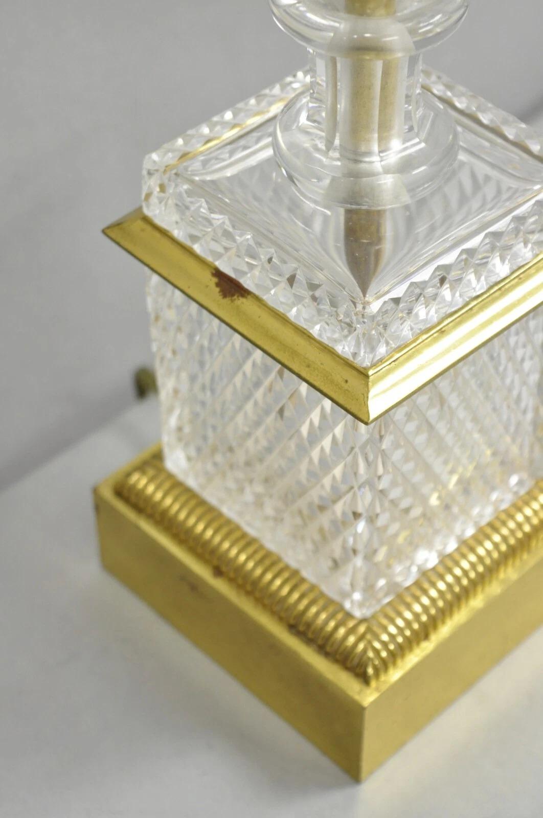 Lámpara de Sobremesa Urna de Cristal Estilo Baccarat Imperio Francés Regencia con Cisnes de Latón en venta 6