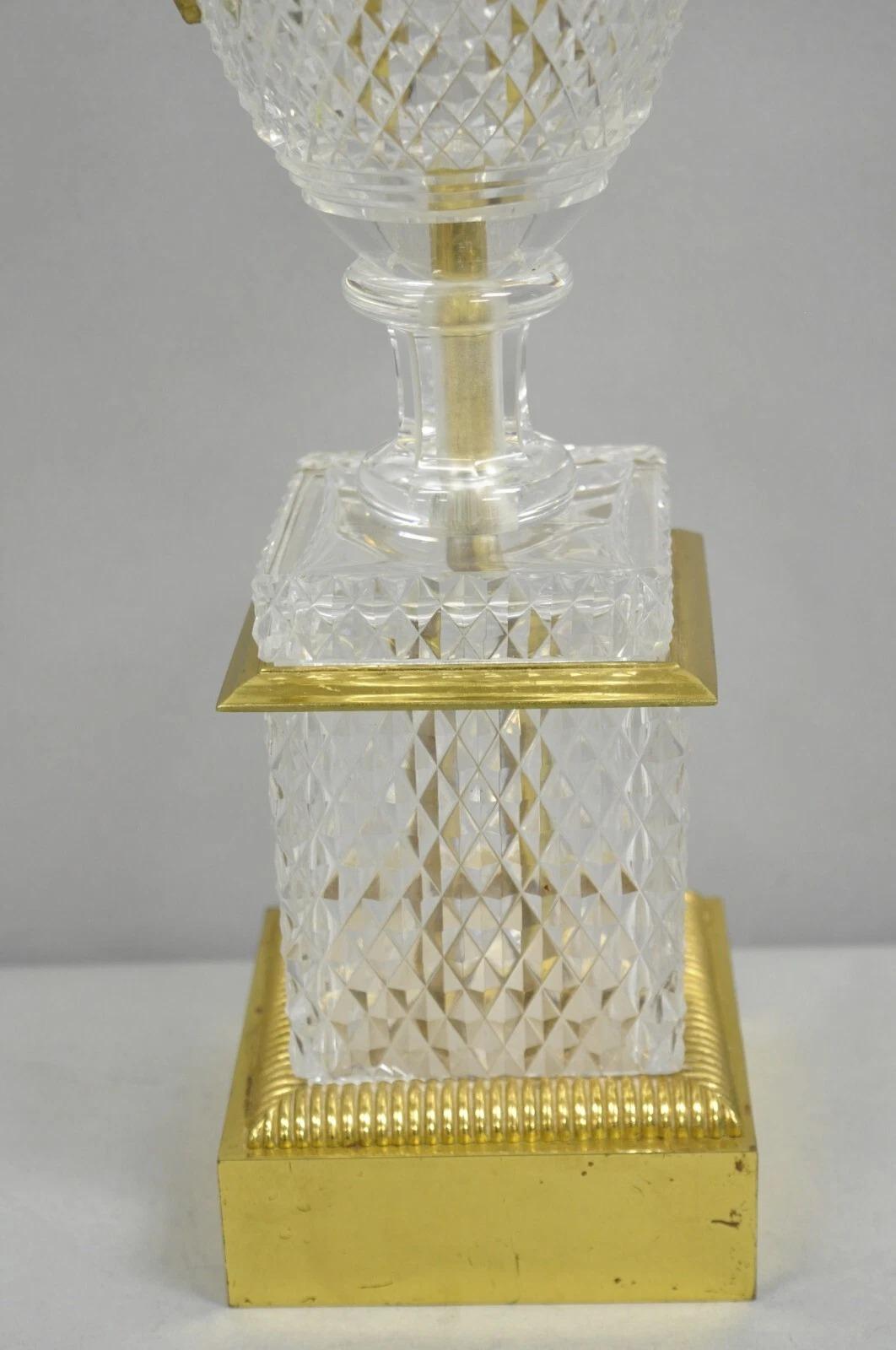 Lámpara de Sobremesa Urna de Cristal Estilo Baccarat Imperio Francés Regencia con Cisnes de Latón en venta 7
