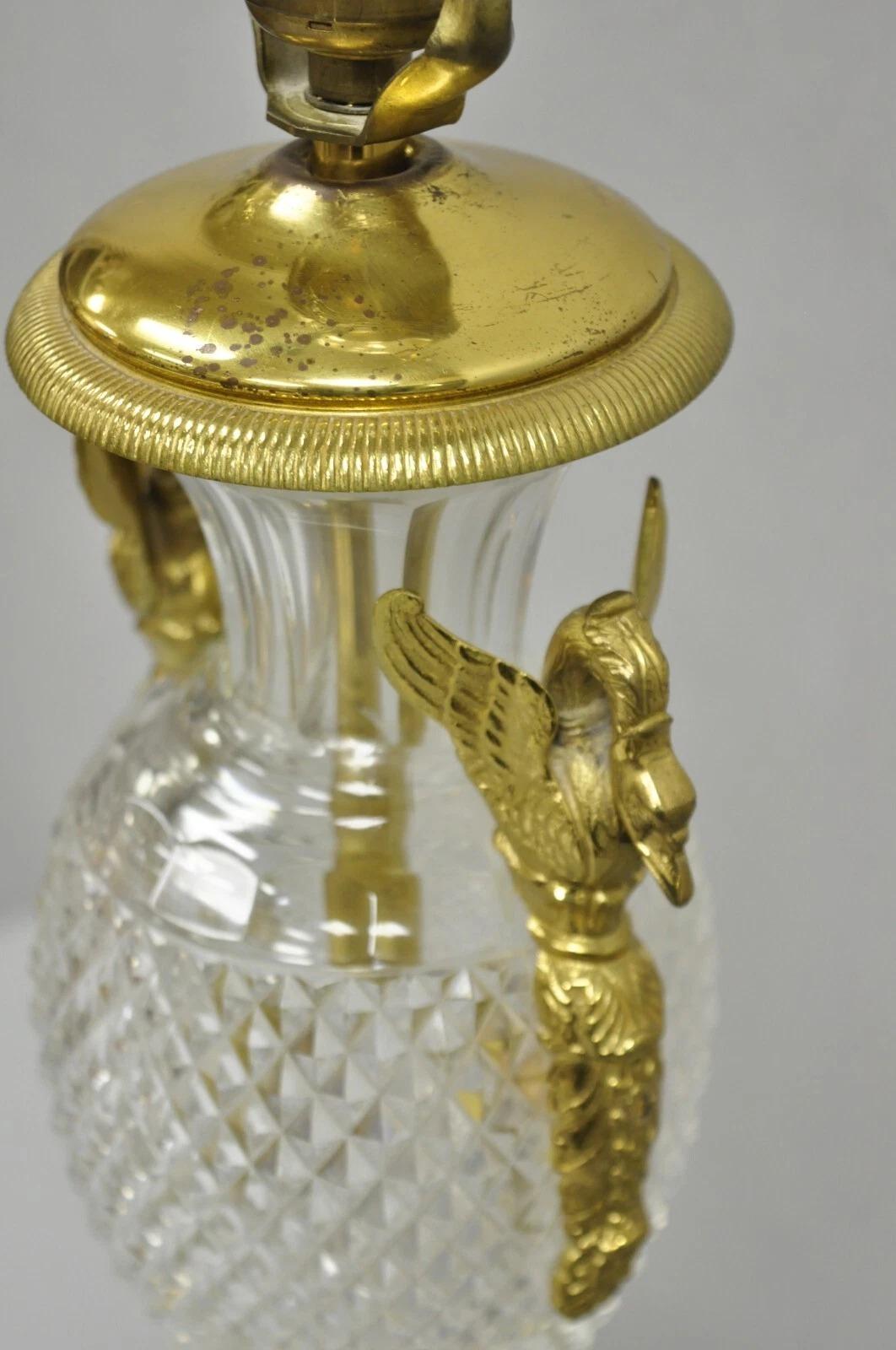 Lámpara de Sobremesa Urna de Cristal Estilo Baccarat Imperio Francés Regencia con Cisnes de Latón en venta 3
