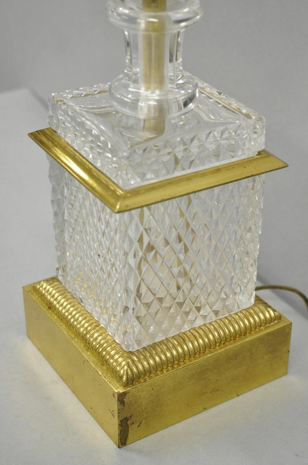 Lámpara de Sobremesa Urna de Cristal Estilo Baccarat Imperio Francés Regencia con Cisnes de Latón en venta 4