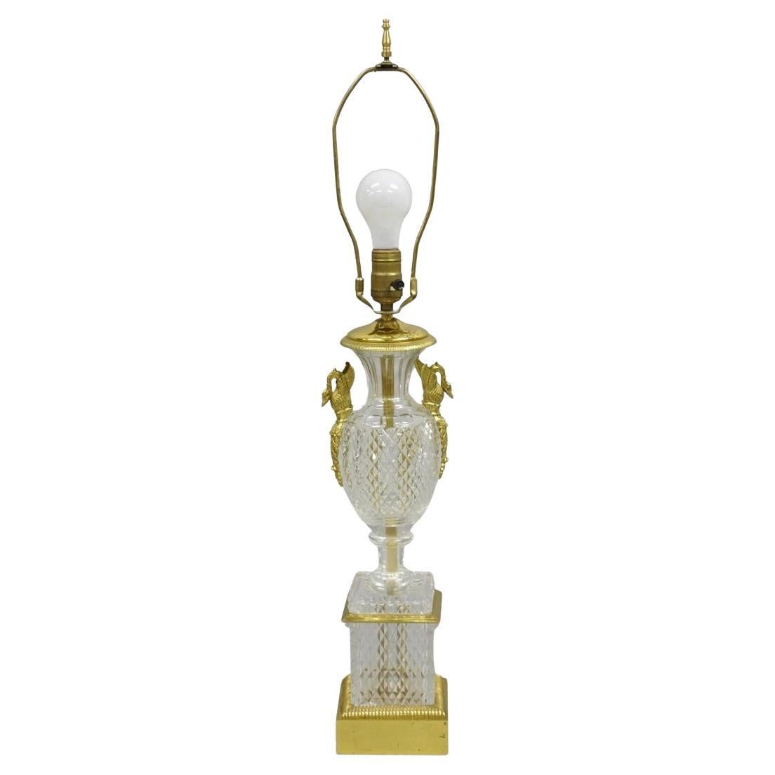 Lámpara de Sobremesa Urna de Cristal Estilo Baccarat Imperio Francés Regencia con Cisnes de Latón