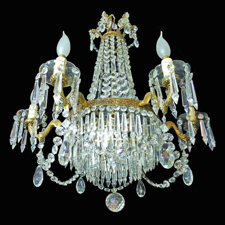 Französisch Empire Regency Kristall und vergoldeter Bronze 12-Licht Hochzeitstorte Kronleuchter (Gegossen) im Angebot