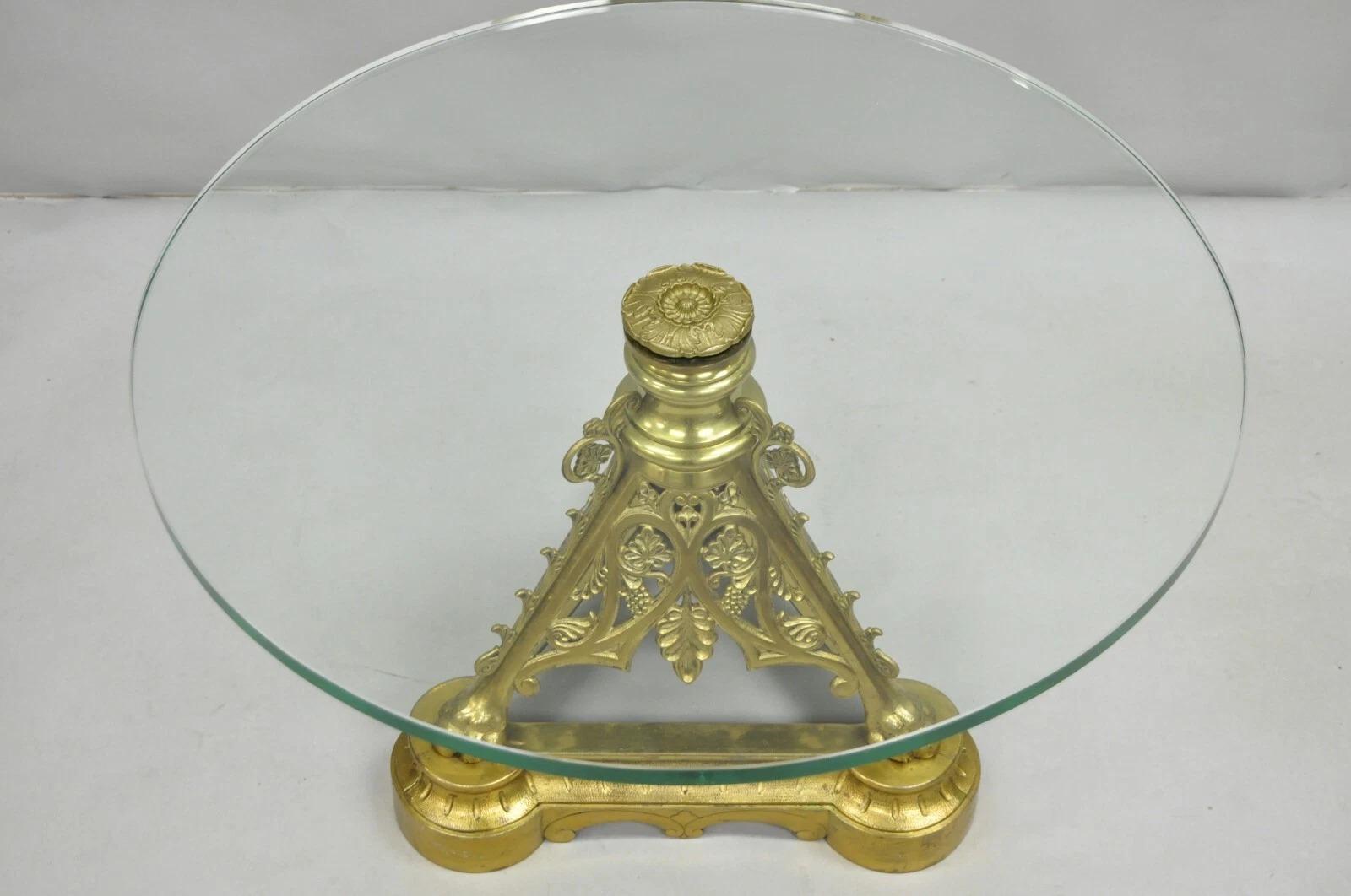 French Empire Renaissance Bronze Paw Foot Pedestal Base Round Glass Coffee Table (Unbekannt) im Angebot
