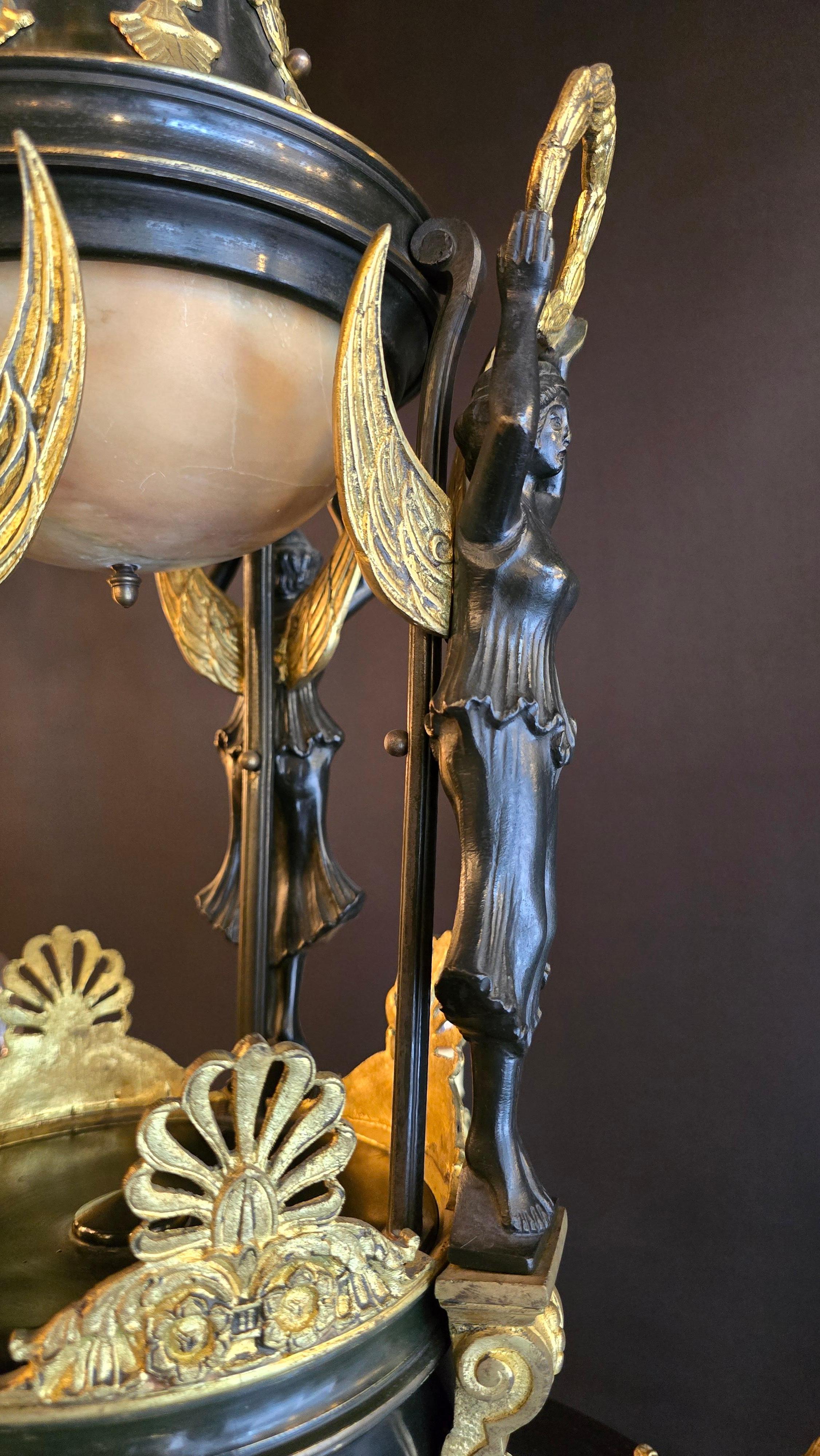 Bronzo Lampadario in alabastro e bronzo in stile Impero francese, inizio XX secolo in vendita