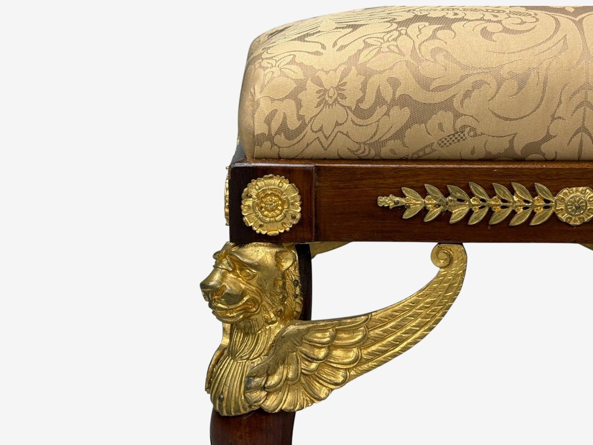 Renouveau Empire français, Bronze, Acajou, Tissu, Tabouret, France, C.I.C. Bon état - En vente à Manhasset, NY