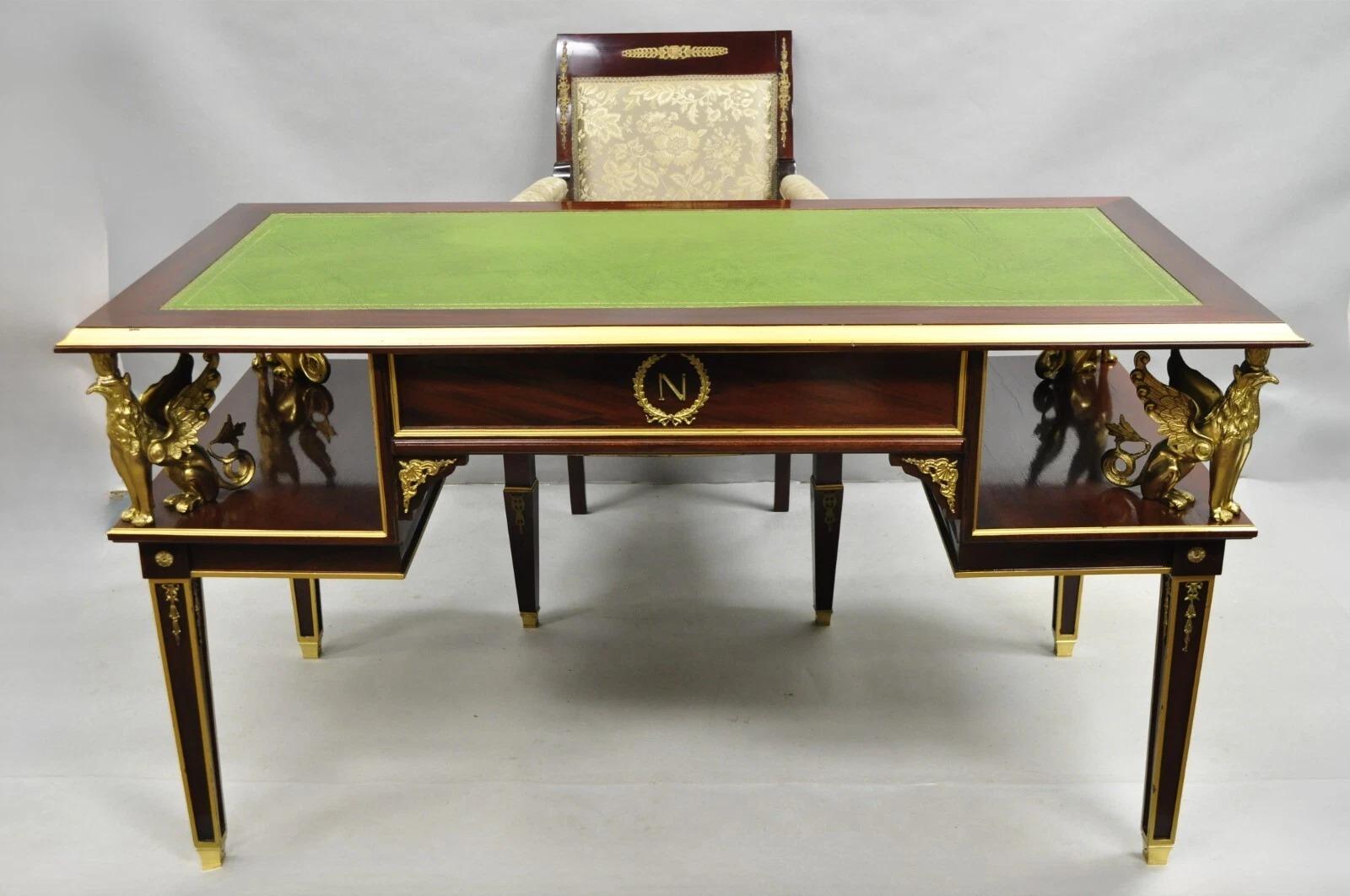 French Empire Revival Grünes Leder Top Bronze Griffin Mahagoni Schreibtisch & Stuhl im Angebot 3