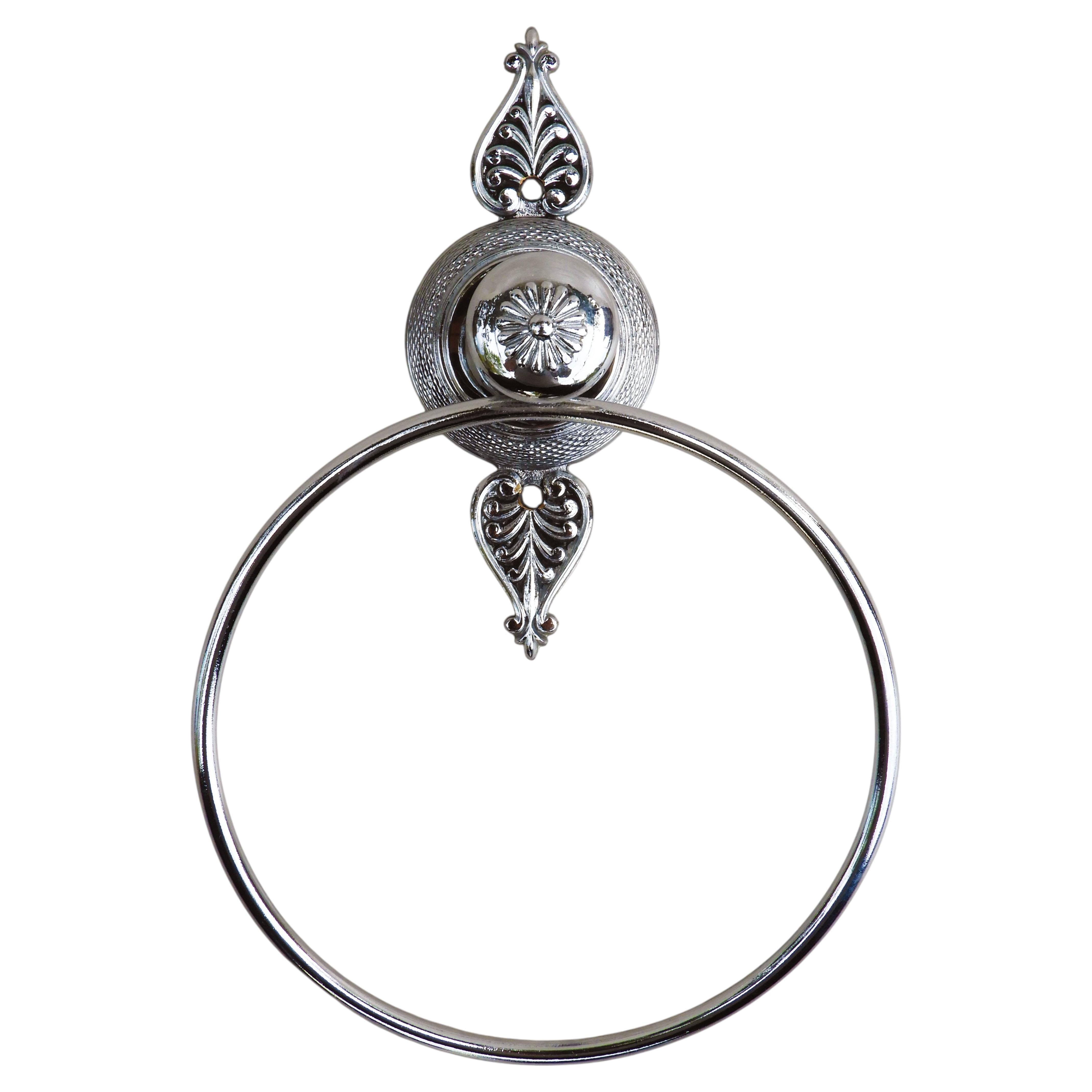 Anello portasciugamani cromato in stile neoclassico francese, anni ’70 circa – 2 pezzi disponibili in vendita