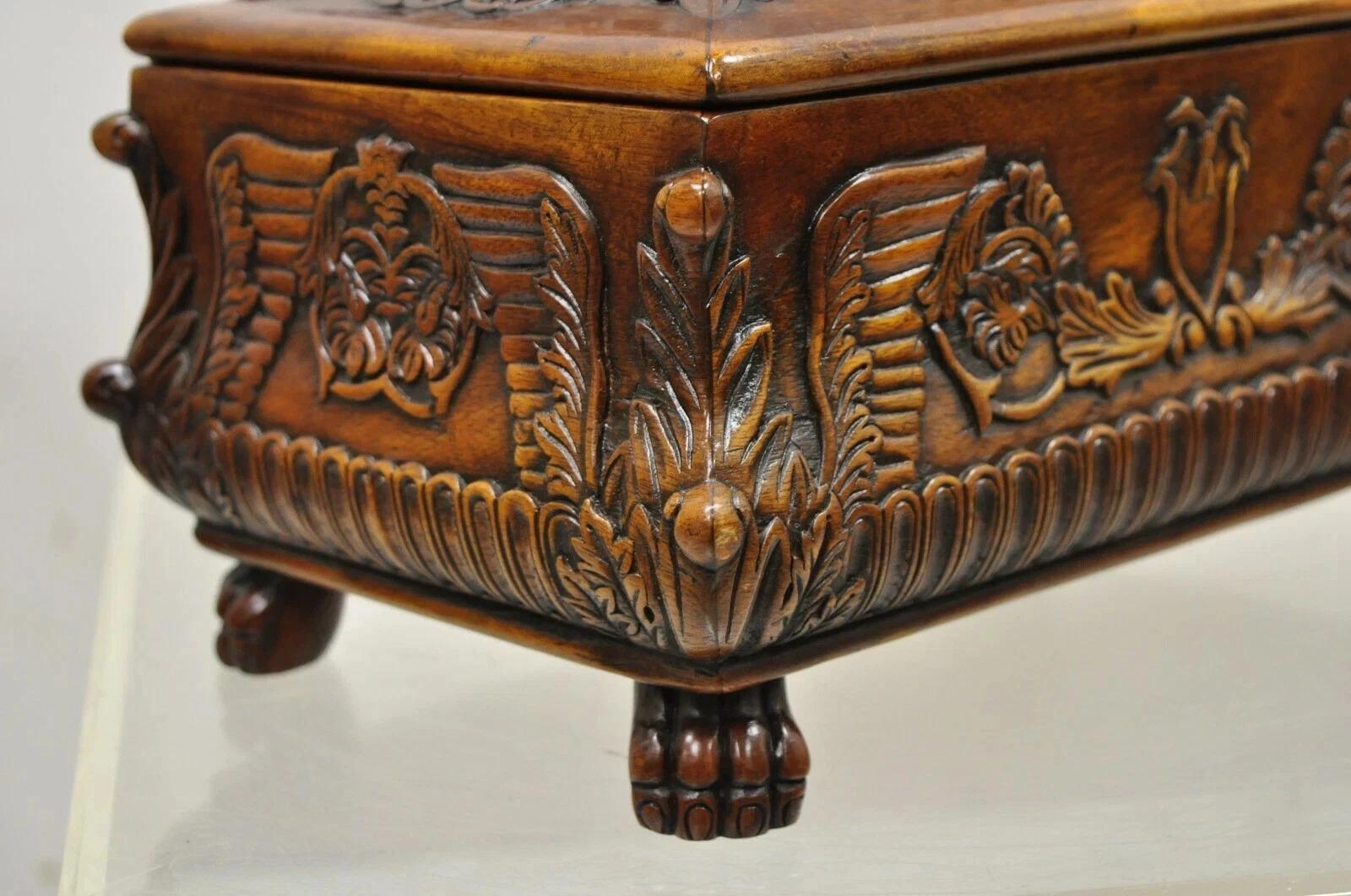 Boîte à bijoux de style rococo de l'Empire français en acajou sculpté avec pied en patte Bon état - En vente à Philadelphia, PA