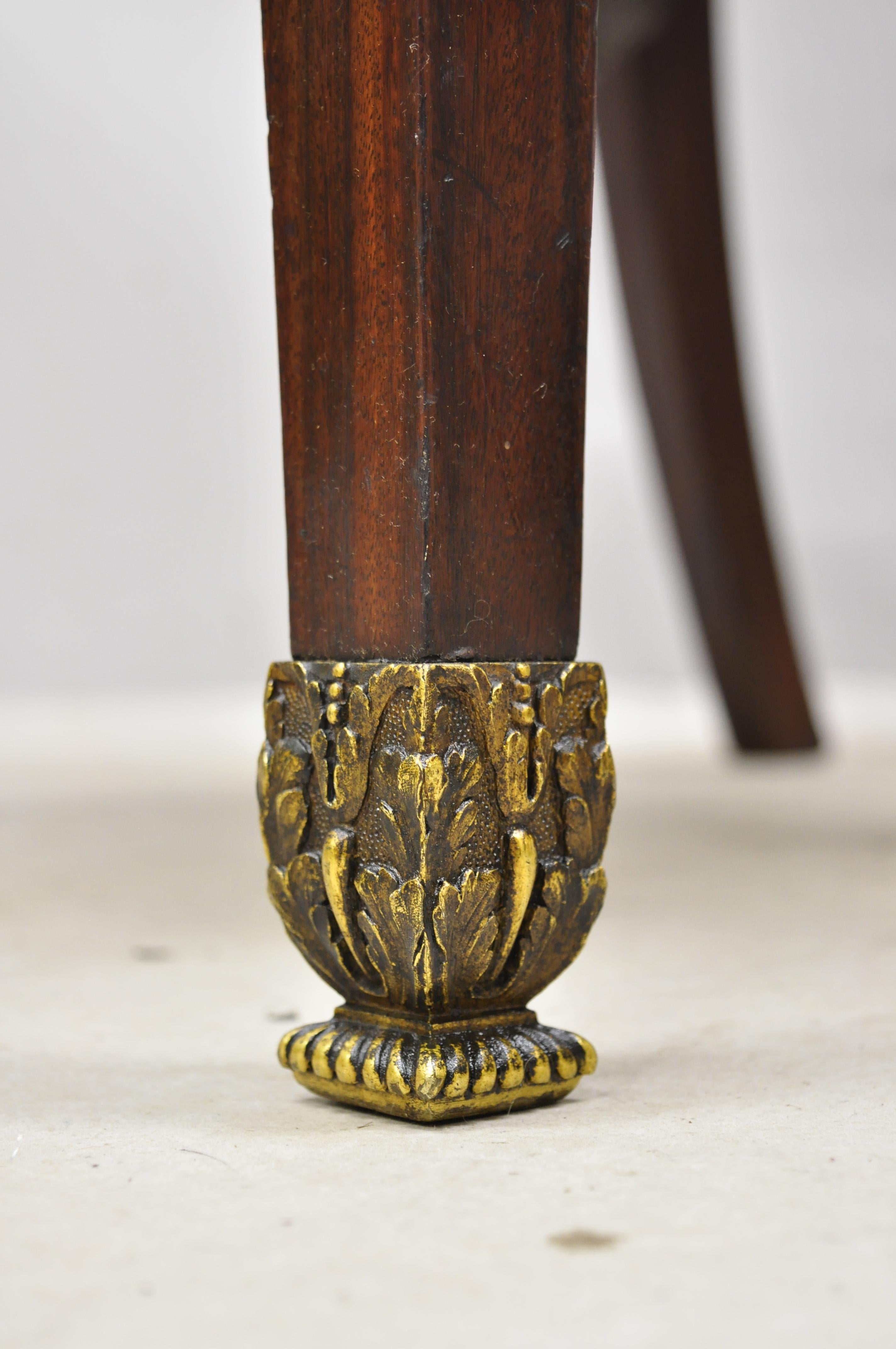 Ein Paar französische Empire-Beistellstühle aus massivem Mahagoni im Regency-Stil mit Bronze-Goldbronze-Figur, Empire im Angebot 5