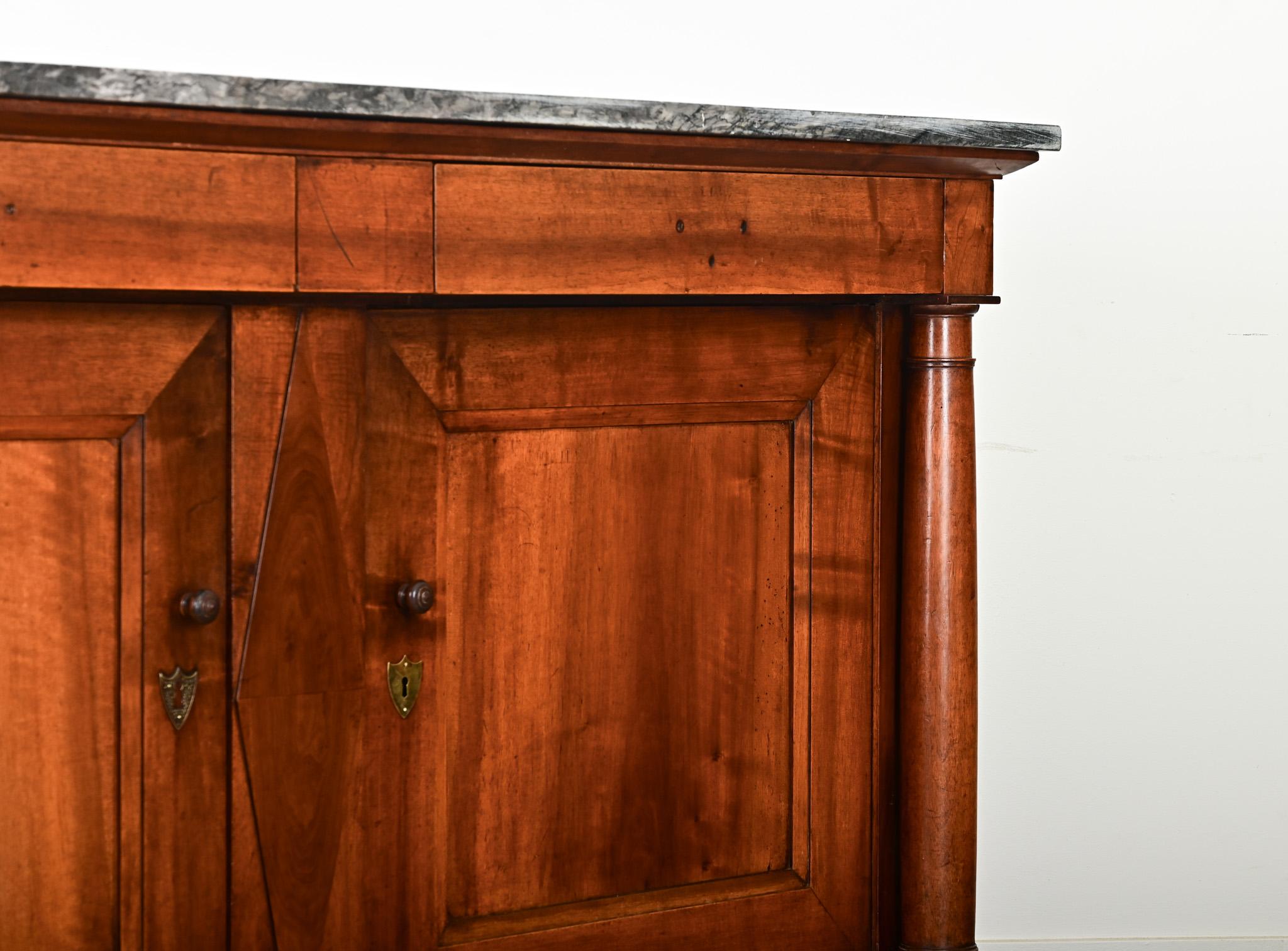 Buffet Impero francese in noce massiccio e marmo in vendita 2