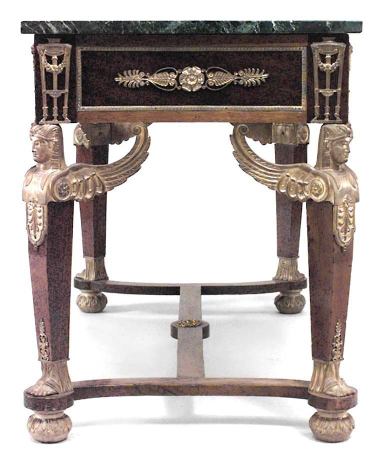 Französisch Empire-Stil Mahagoni und Bronze Griffins Tabelle Schreibtisch im Zustand „Gut“ im Angebot in New York, NY