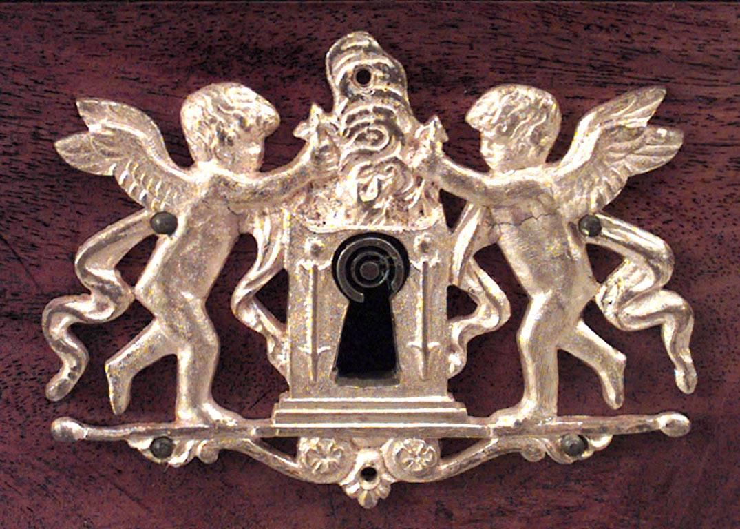 Bureau à rouleaux en acajou de style Empire français avec bordure en bronze doré en vente 2
