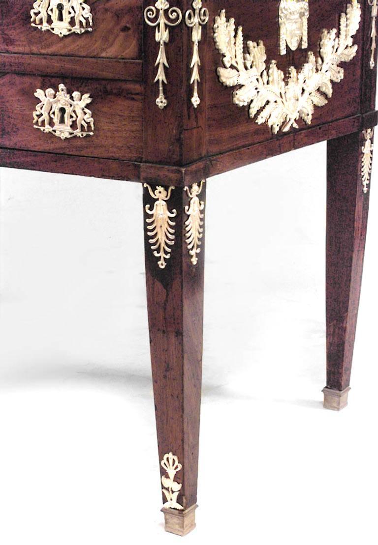Schreibtisch aus Mahagoni im Empire-Stil mit Rollplatte und vergoldeter Bronzeverzierung im Angebot 4