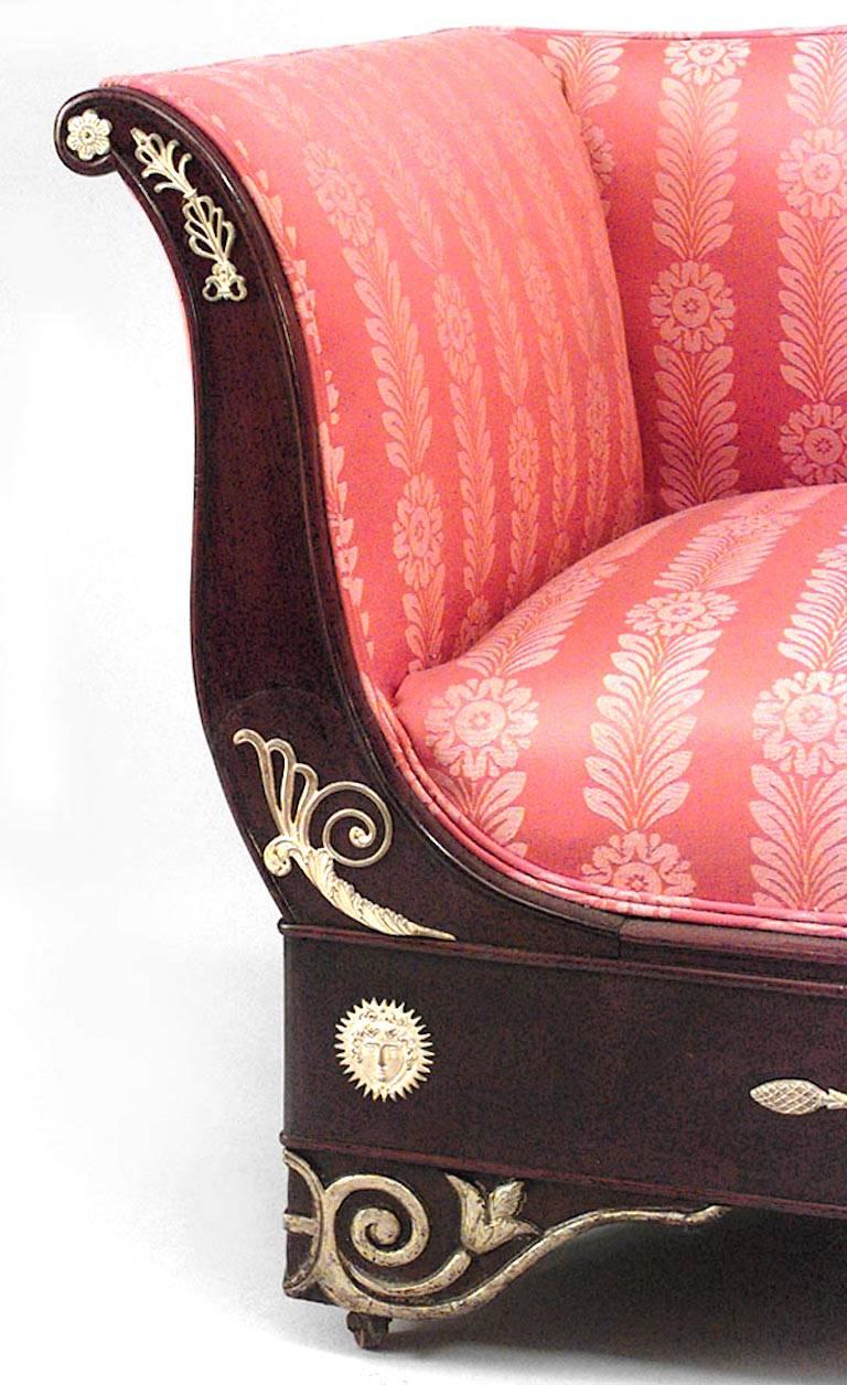 French Empire style (19th Century) mahogany sleigh design Récamier with bronze doré trim and red damask upholstery.
  