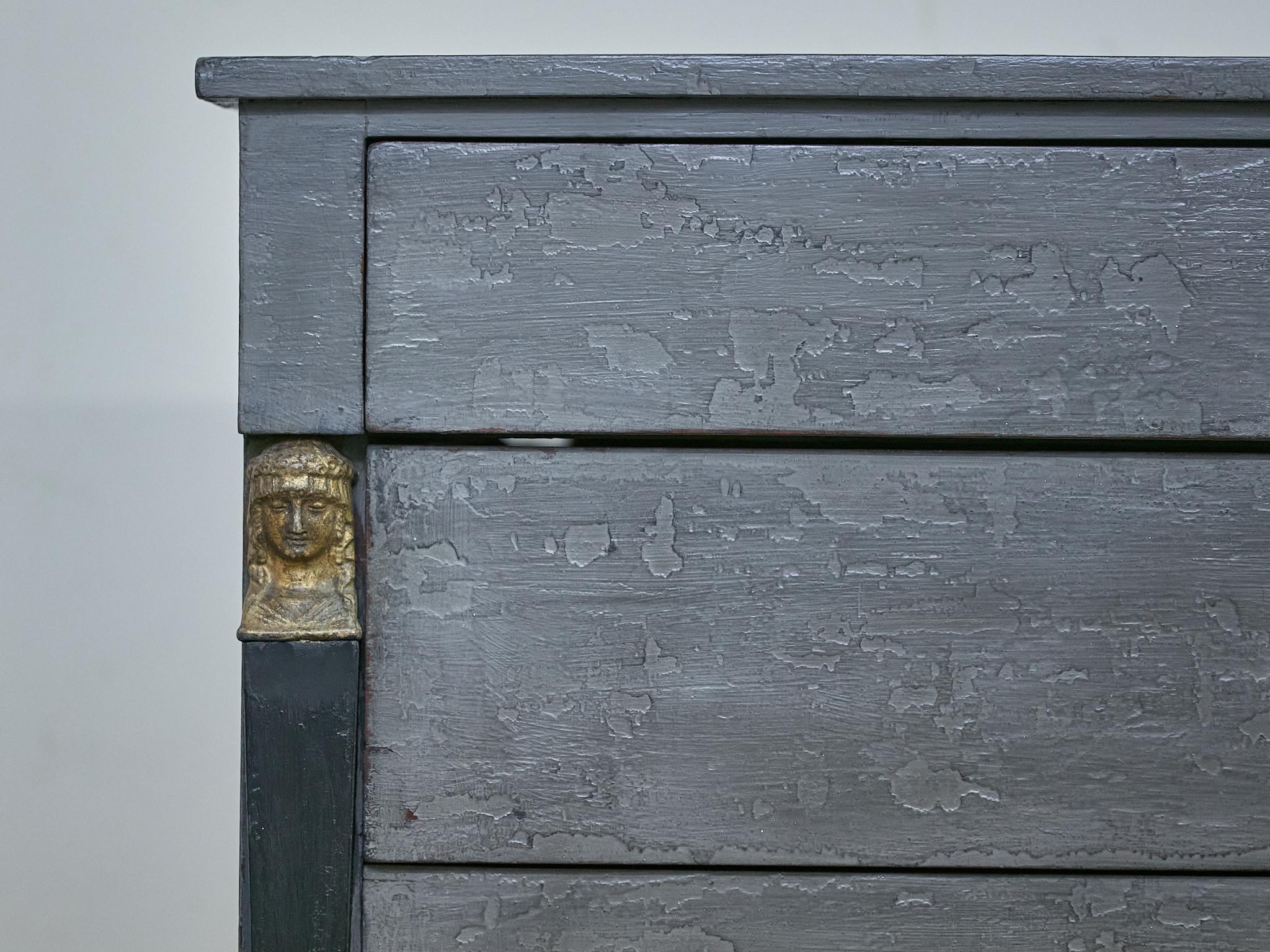 French Empire Style 19th Century Painted Four-Drawer Commode with Gilded Busts For Sale 1