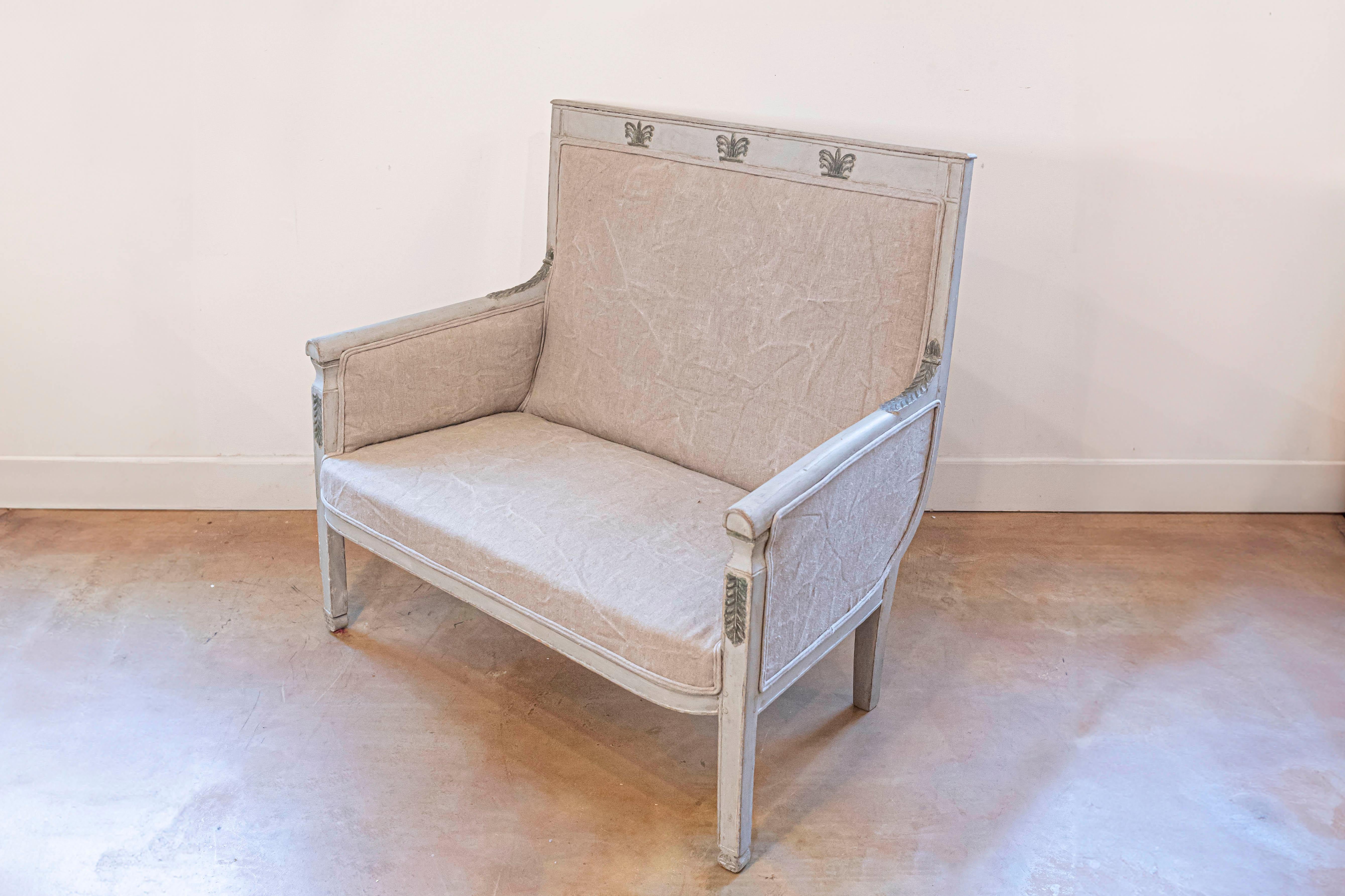 French Empire Style 19th Century Painted Wood Marquise with Carved Palmettes In Good Condition For Sale In Atlanta, GA