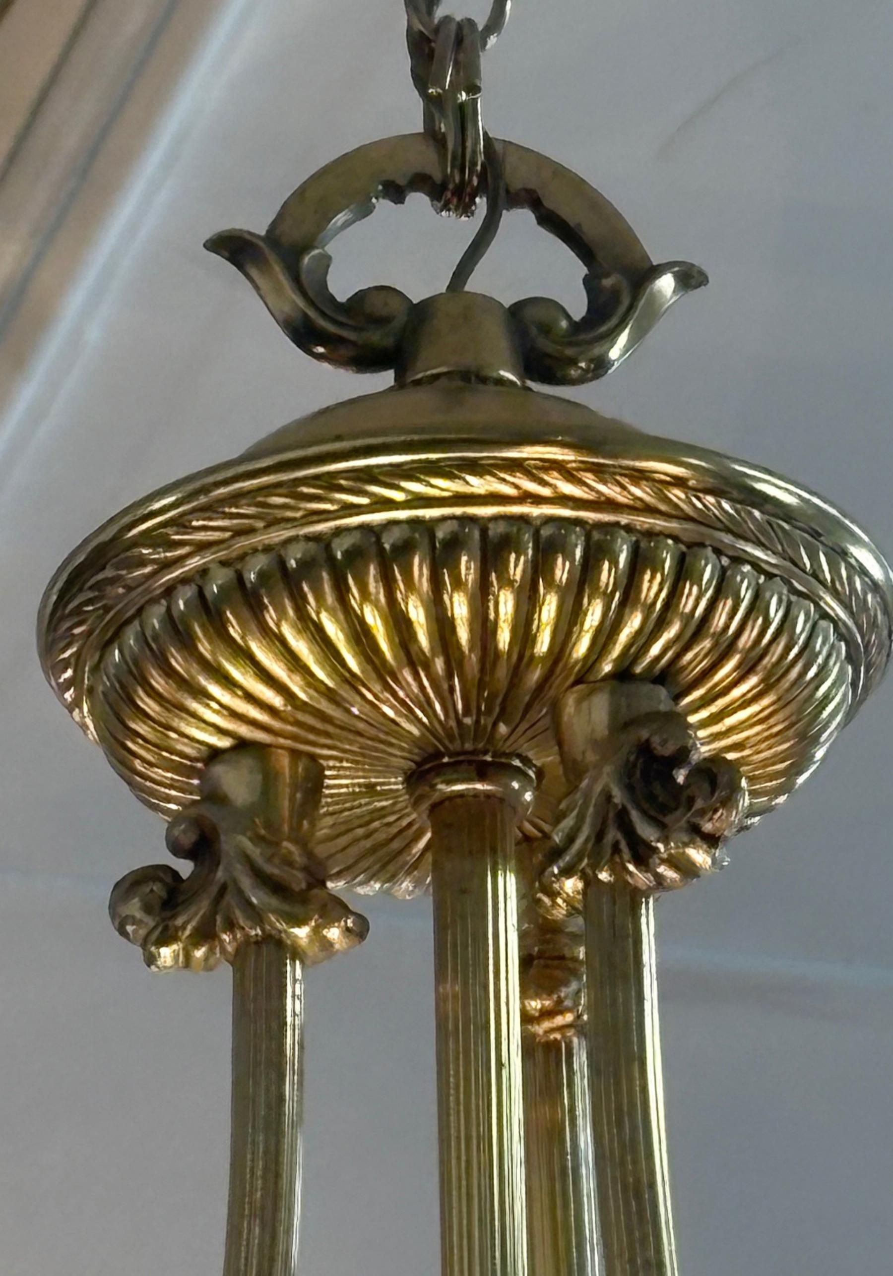 Lampadario in stile impero francese in alabastro e ottone 27 X 27 X 27 in vendita 4