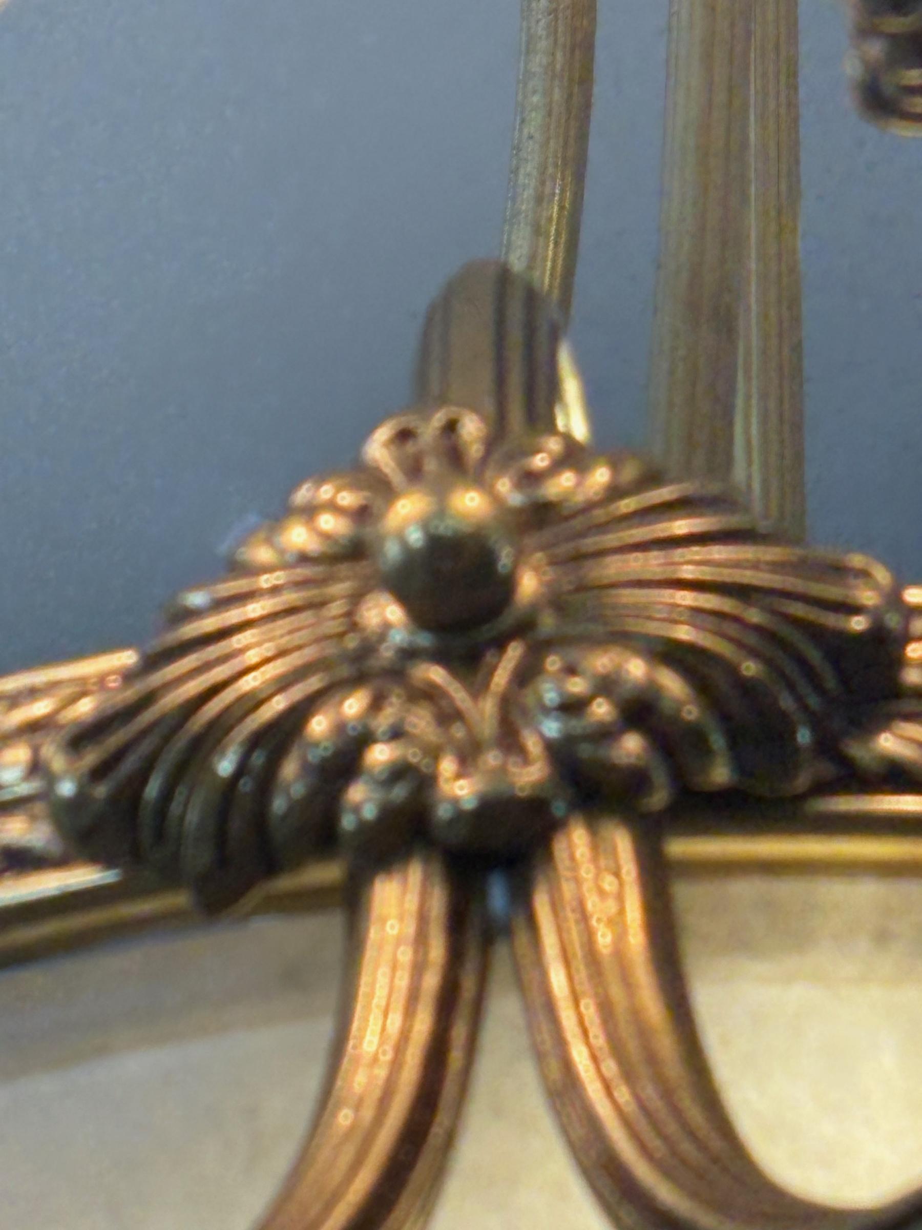 Ottone Lampadario in stile impero francese in alabastro e ottone 27 X 27 X 27 in vendita