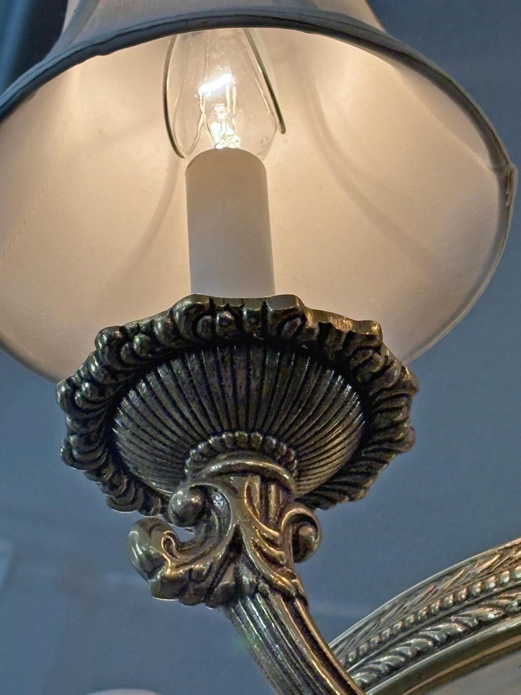 Lampadario in stile impero francese in alabastro e ottone 27 X 27 X 27 in vendita 1