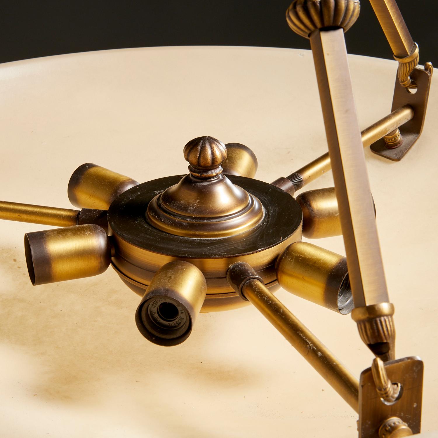 Gewölbter Plafonnier aus Alabaster und vergoldeter Bronze im französischen Empire-Stil, 20/21. (21. Jahrhundert und zeitgenössisch) im Angebot