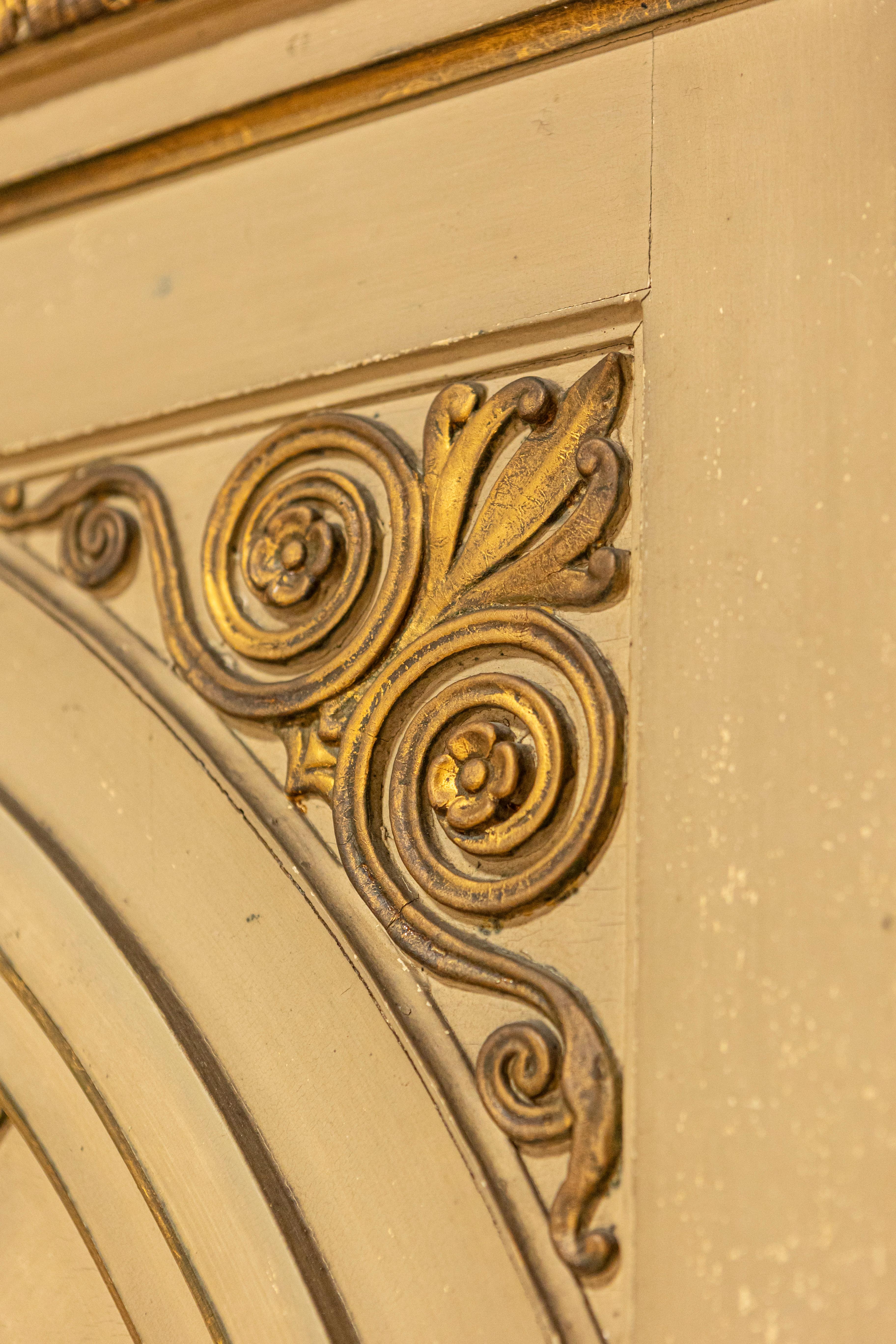 French Empire Style Beige Painted Trumeau Mirror with Carved Gilt Décor For Sale 1