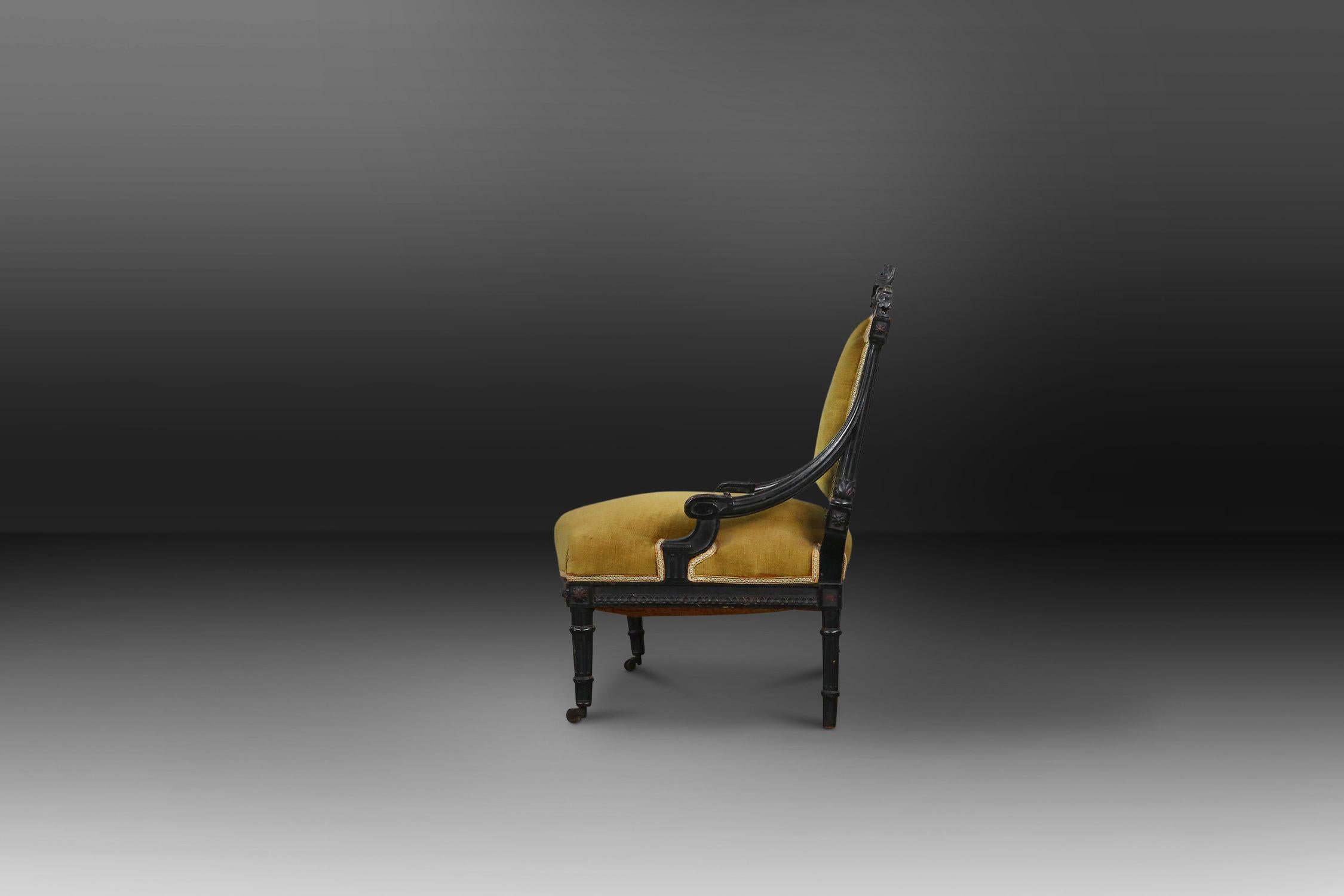 Estilo Imperio francés  Sillón negro de madera y terciopelo, década de 1850 Tallado en venta