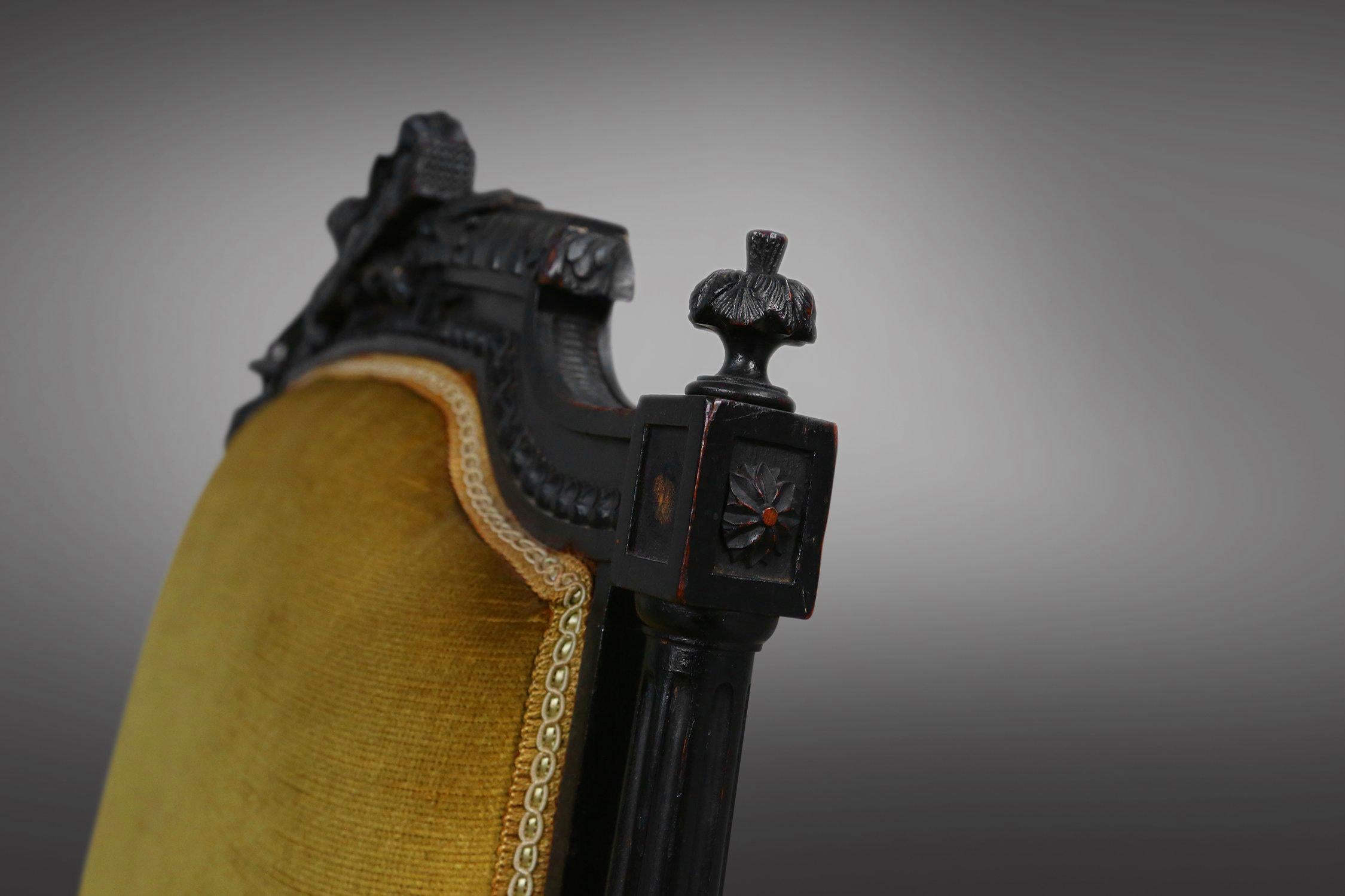 Estilo Imperio francés  Sillón negro de madera y terciopelo, década de 1850 en venta 1