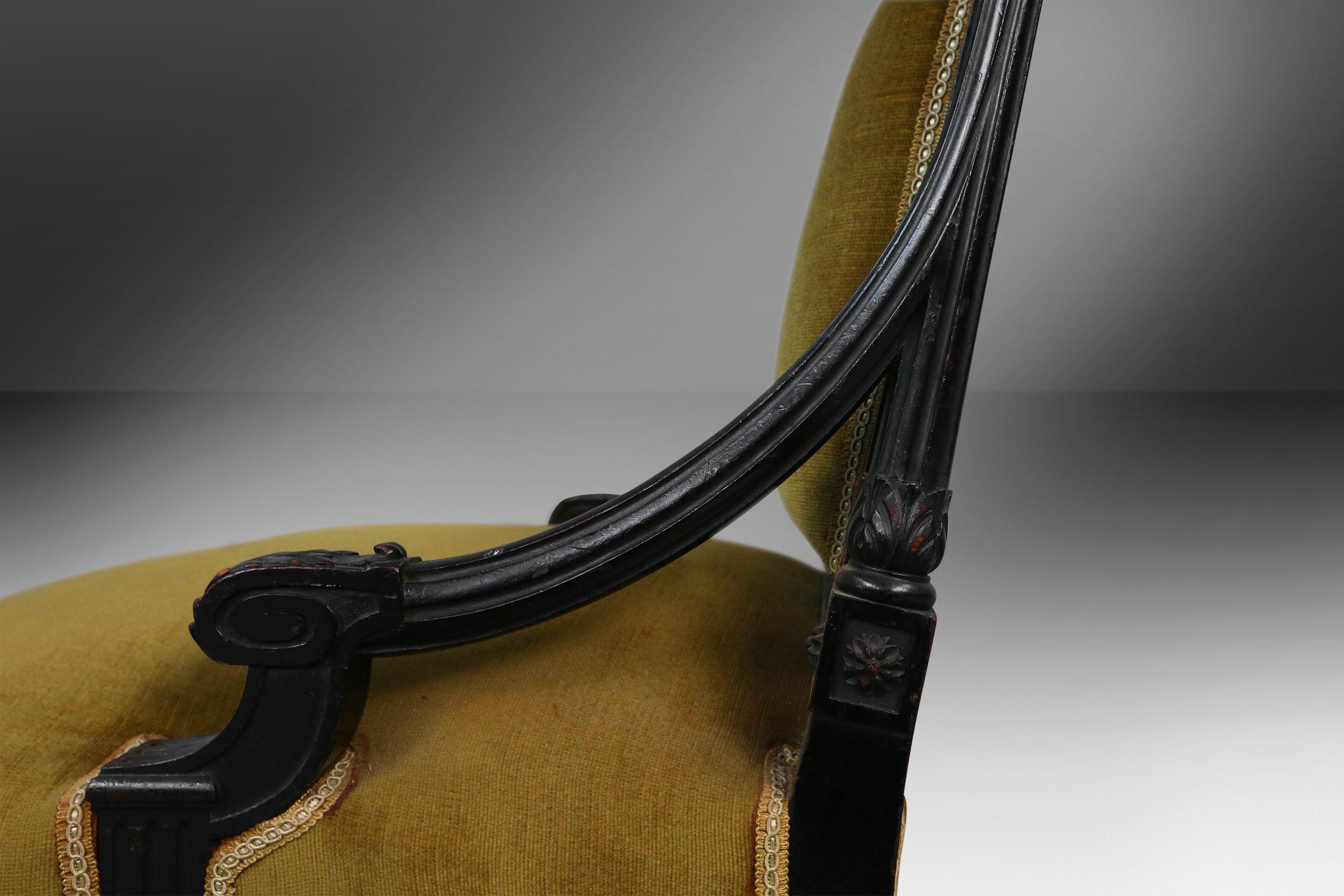 Estilo Imperio francés  Sillón negro de madera y terciopelo, década de 1850 en venta 2