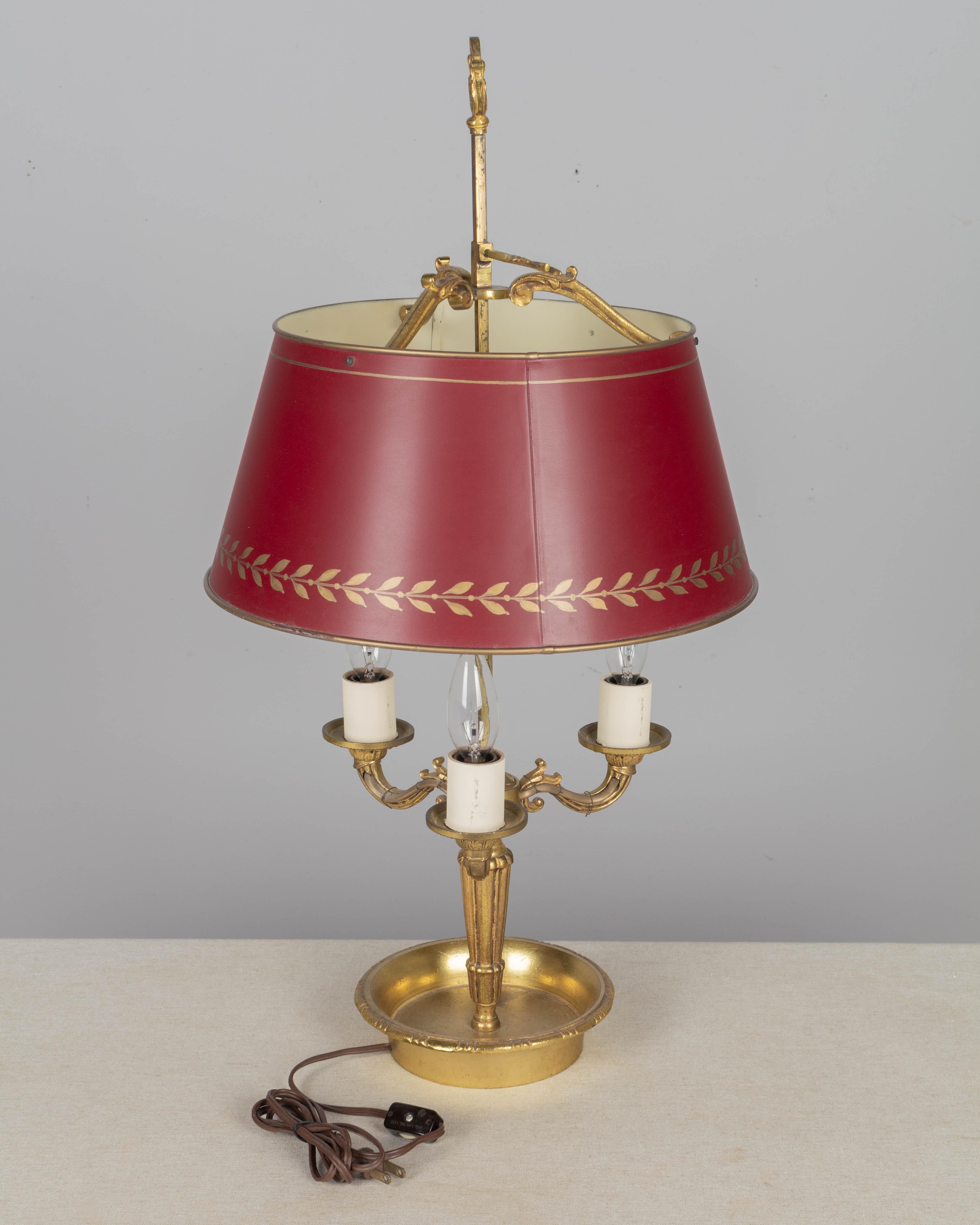 Laiton Lampe de table bouillotte de style Empire français en vente